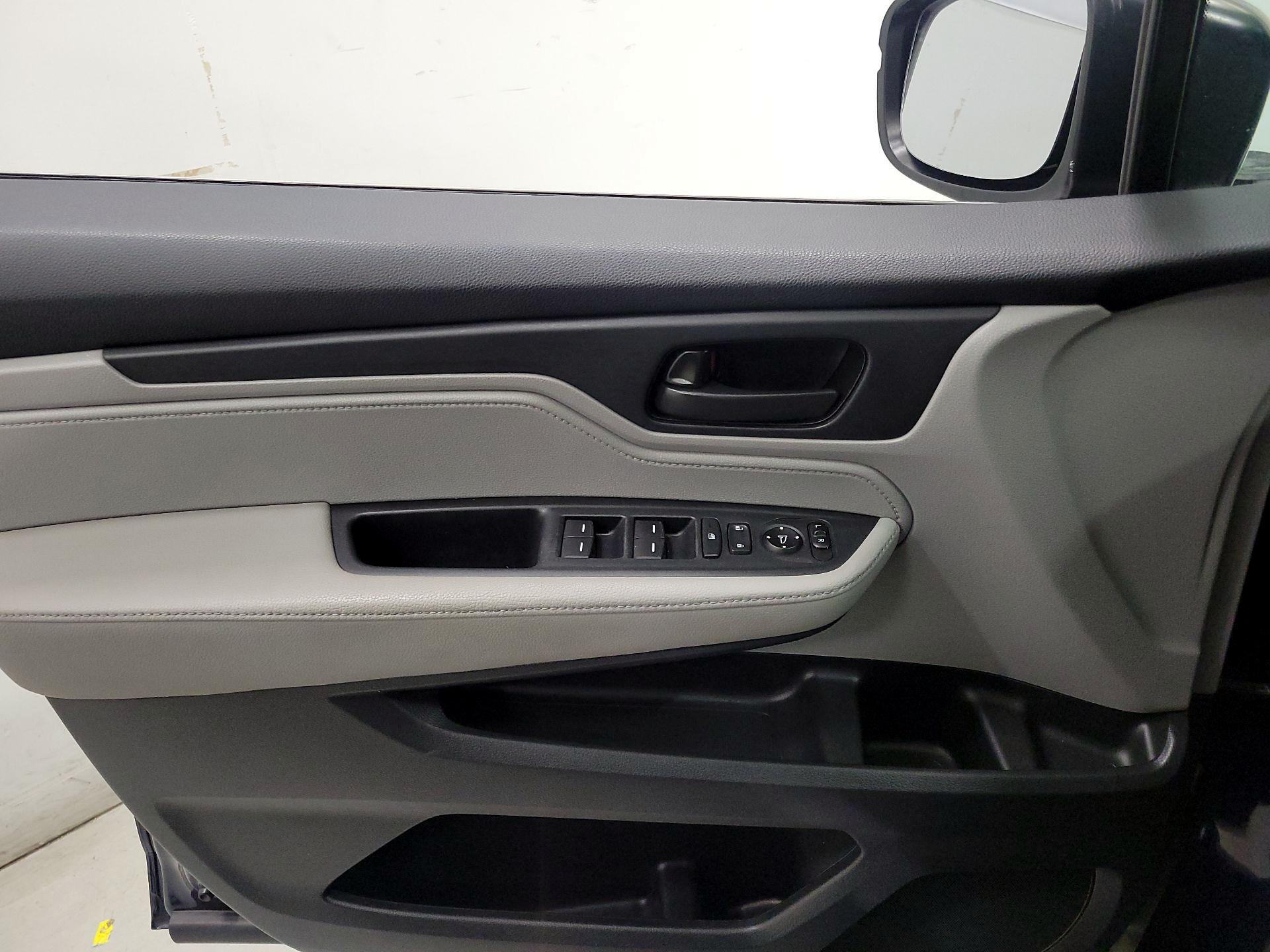 Thumbnail: 2019 Honda Odyssey - 12