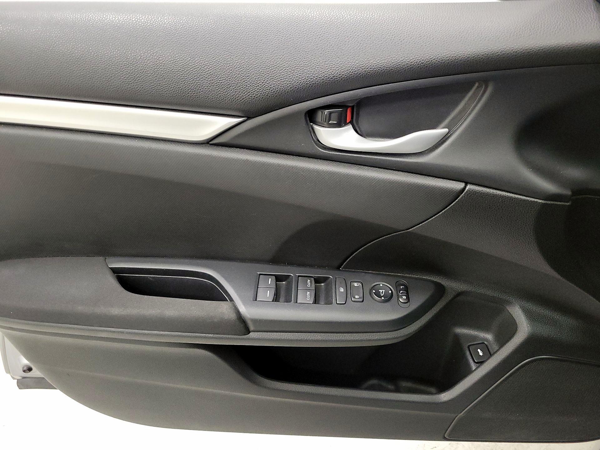Thumbnail: 2016 Honda Civic - 12