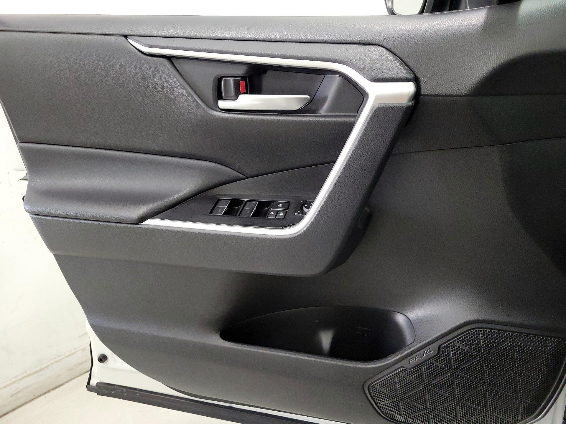 Thumbnail: 2023 Toyota RAV4 - 12