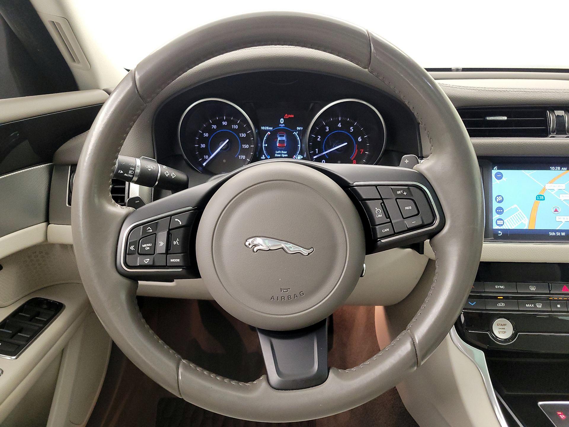 Thumbnail: 2017 Jaguar XF - 10
