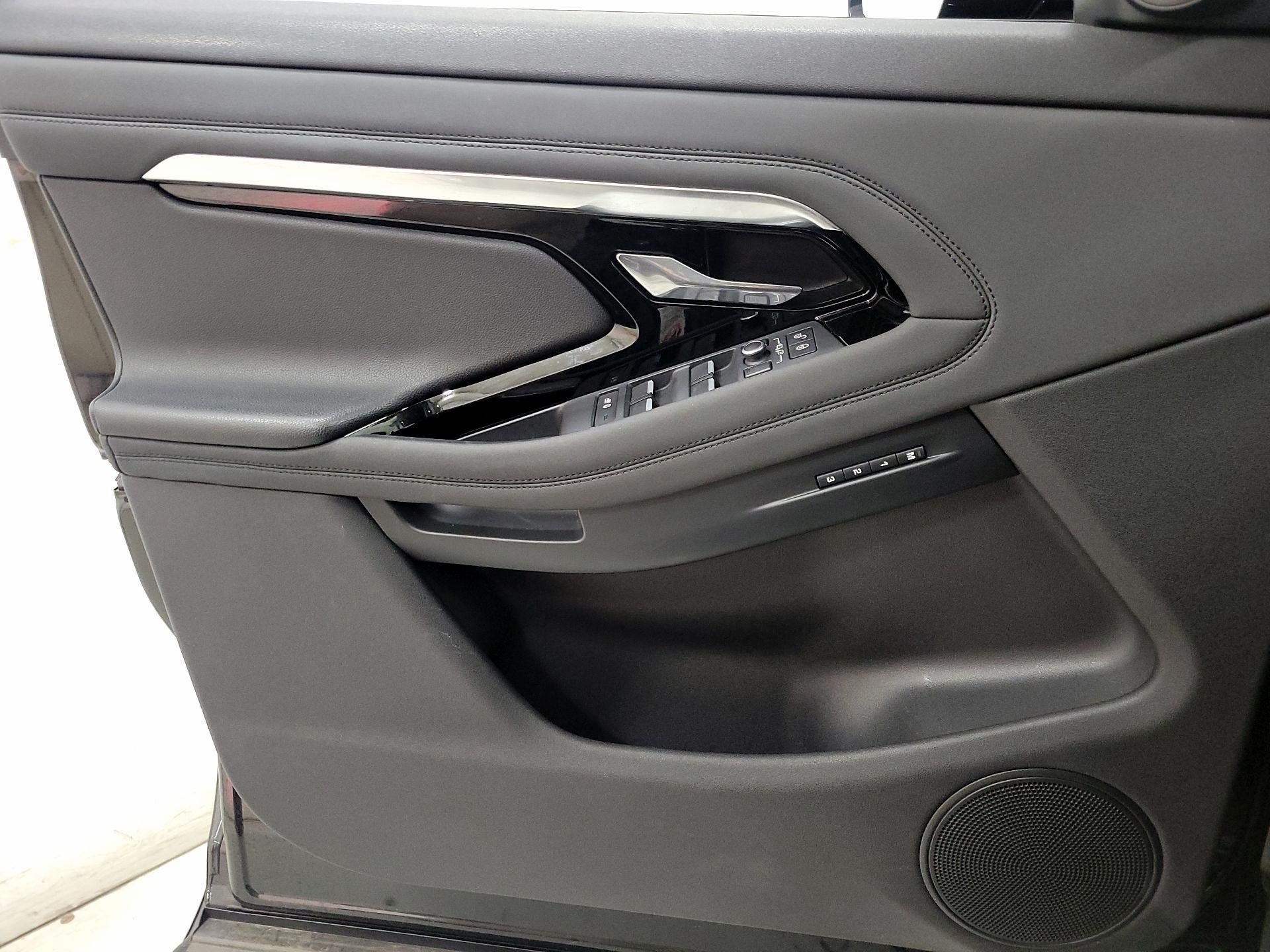Thumbnail: 2020 Land Rover Range Rover Evoque - 12
