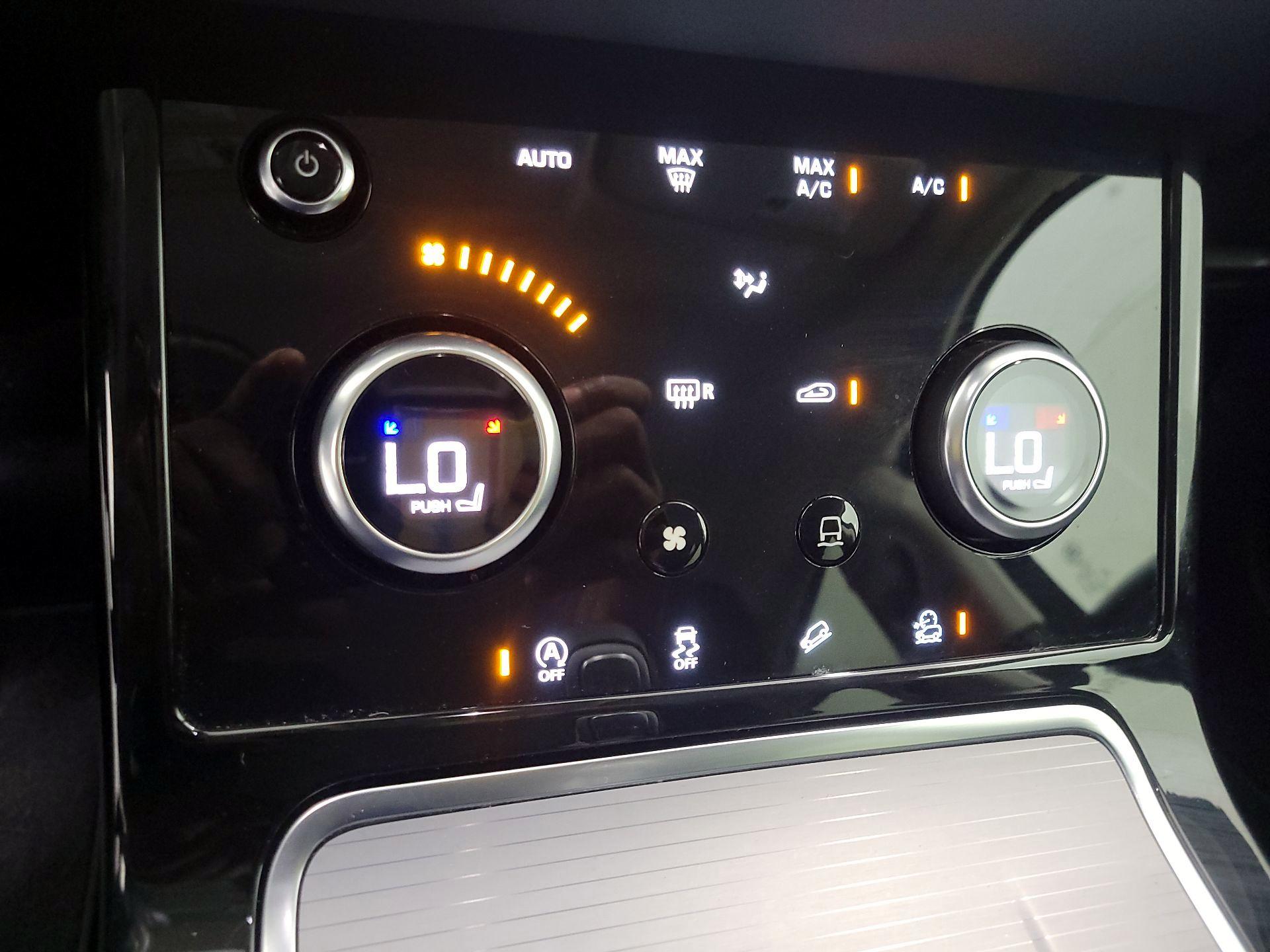 Thumbnail: 2020 Land Rover Range Rover Evoque - 17