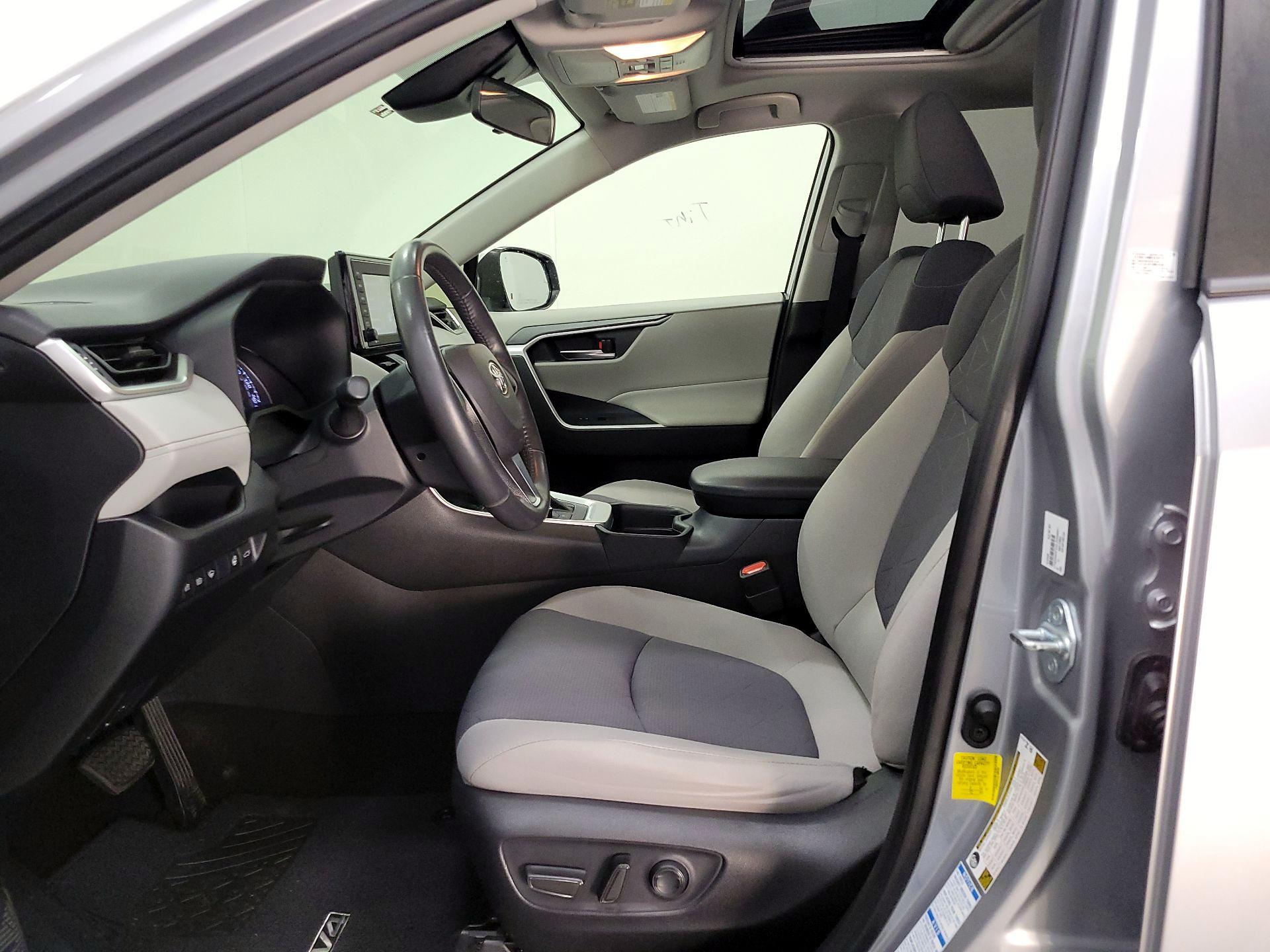 Thumbnail: 2020 Toyota RAV4 - 11
