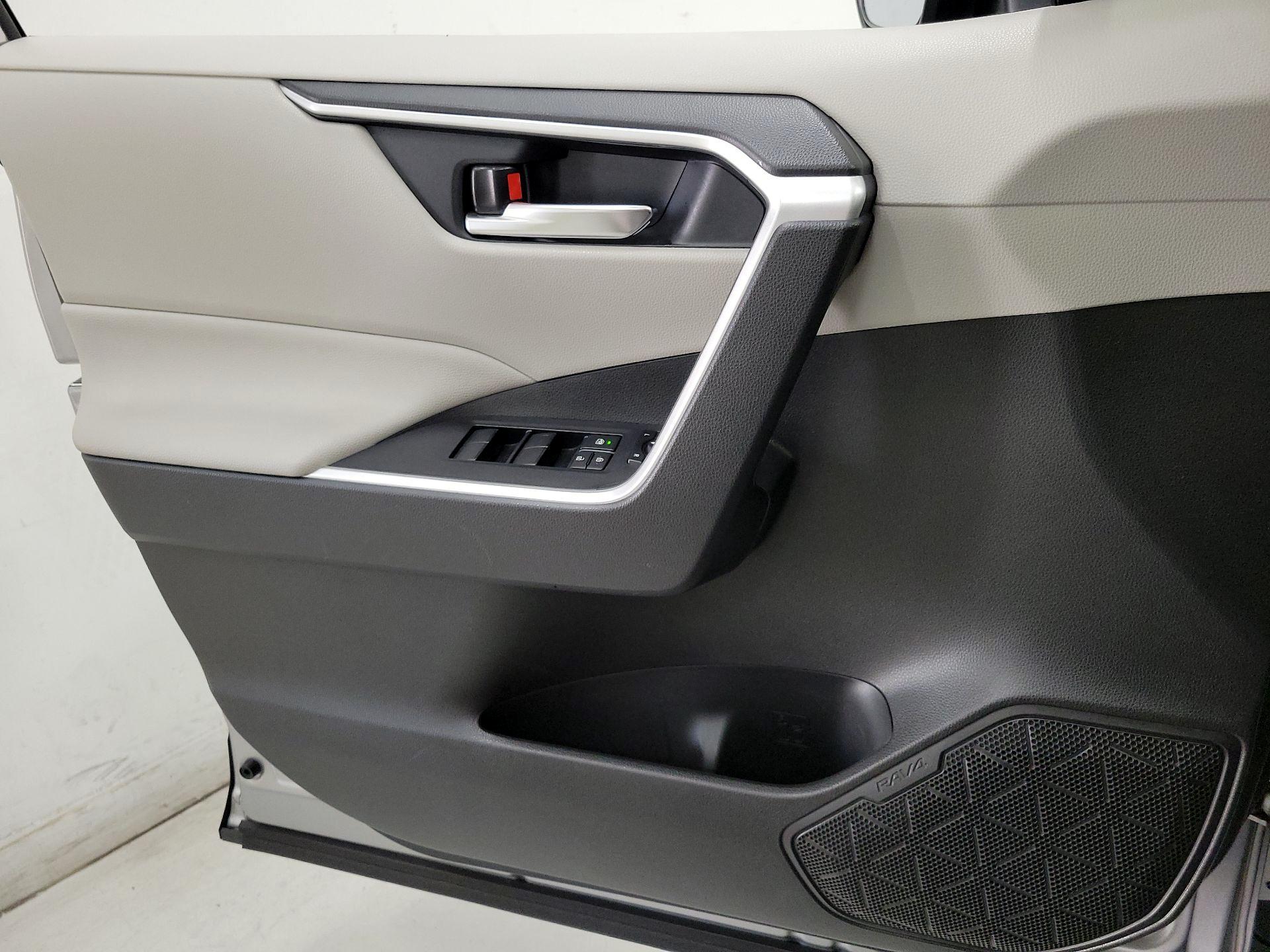 Thumbnail: 2020 Toyota RAV4 - 12