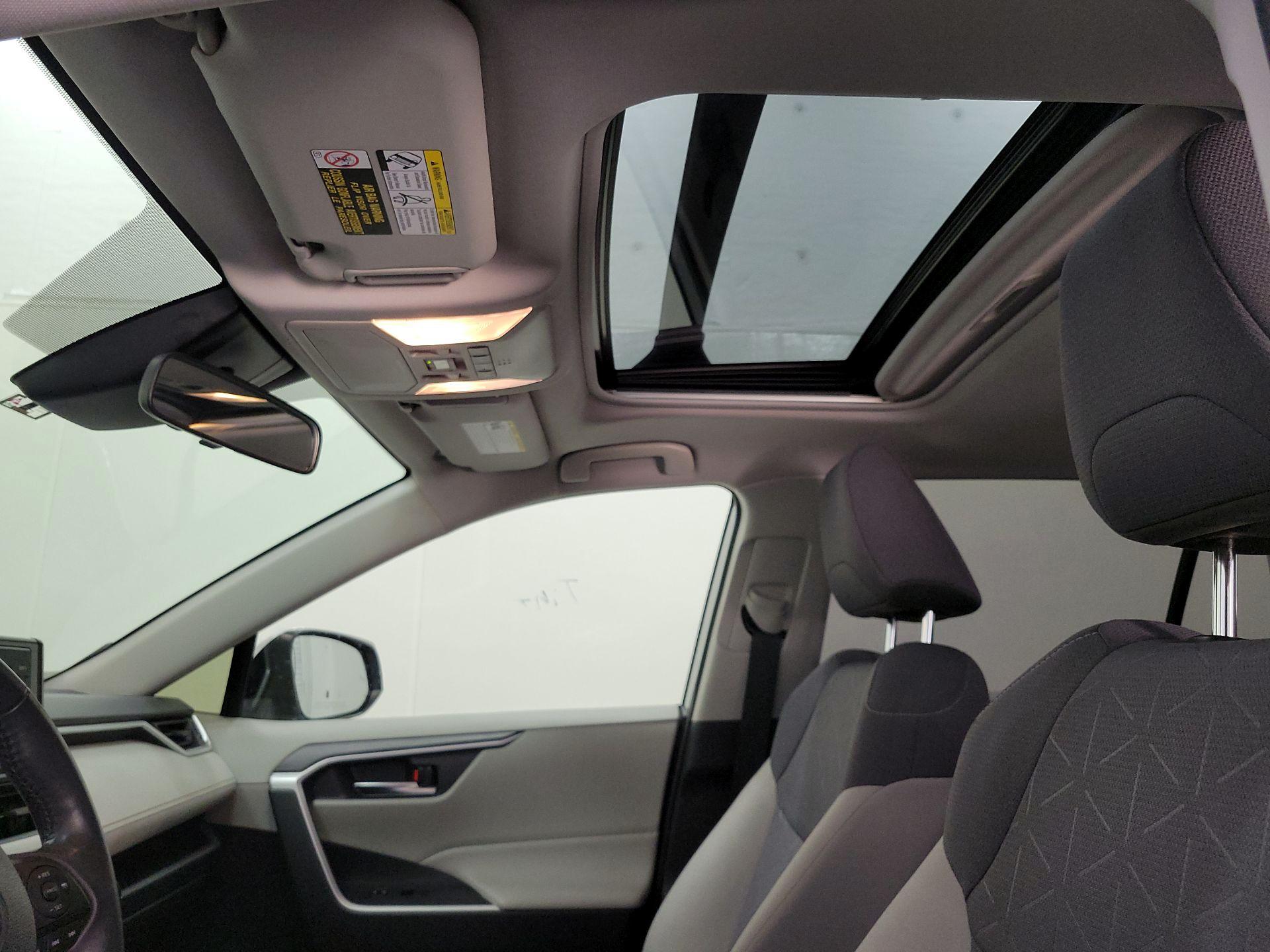 Thumbnail: 2020 Toyota RAV4 - 19