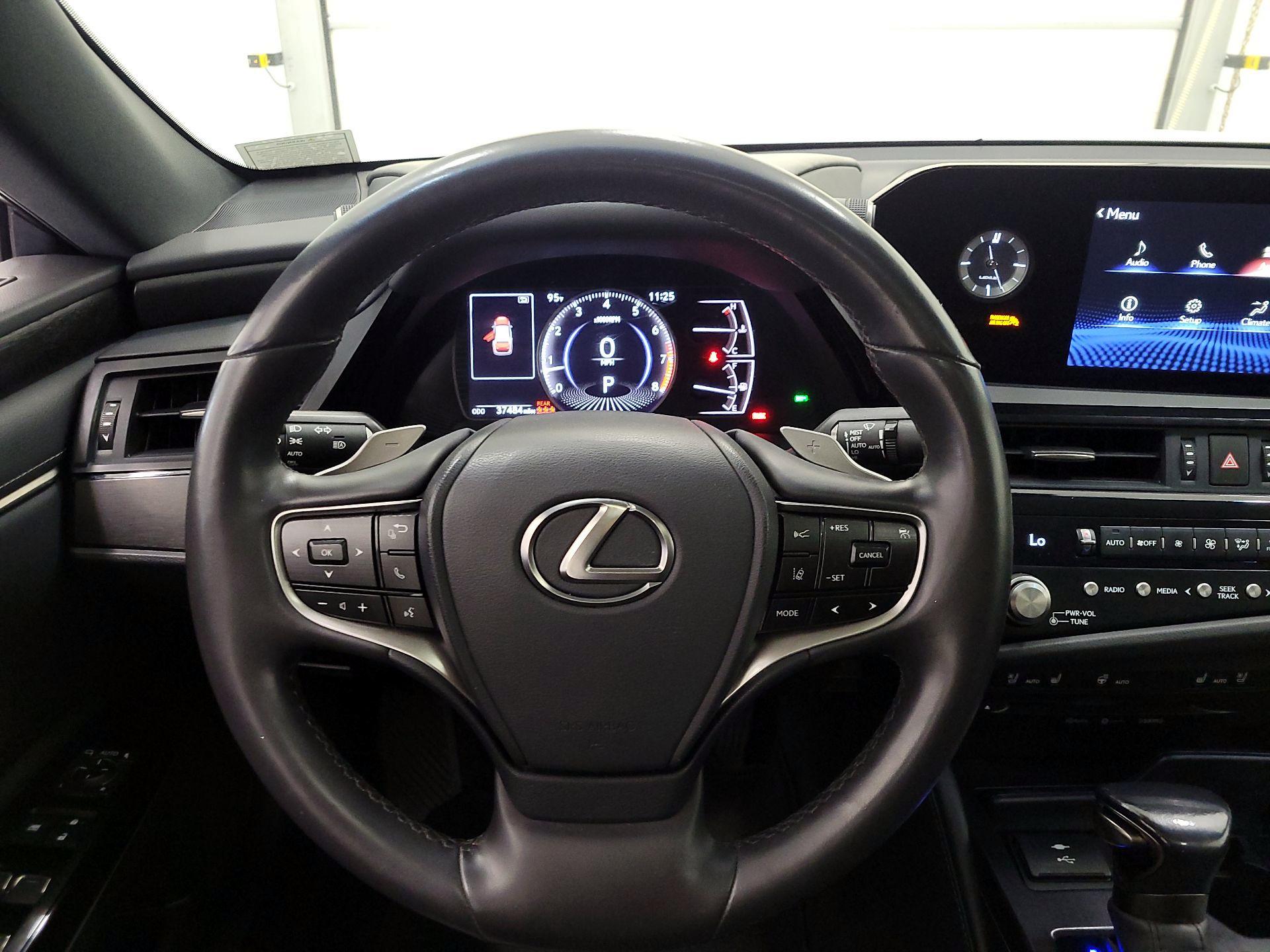 Thumbnail: 2022 Lexus ES - 10