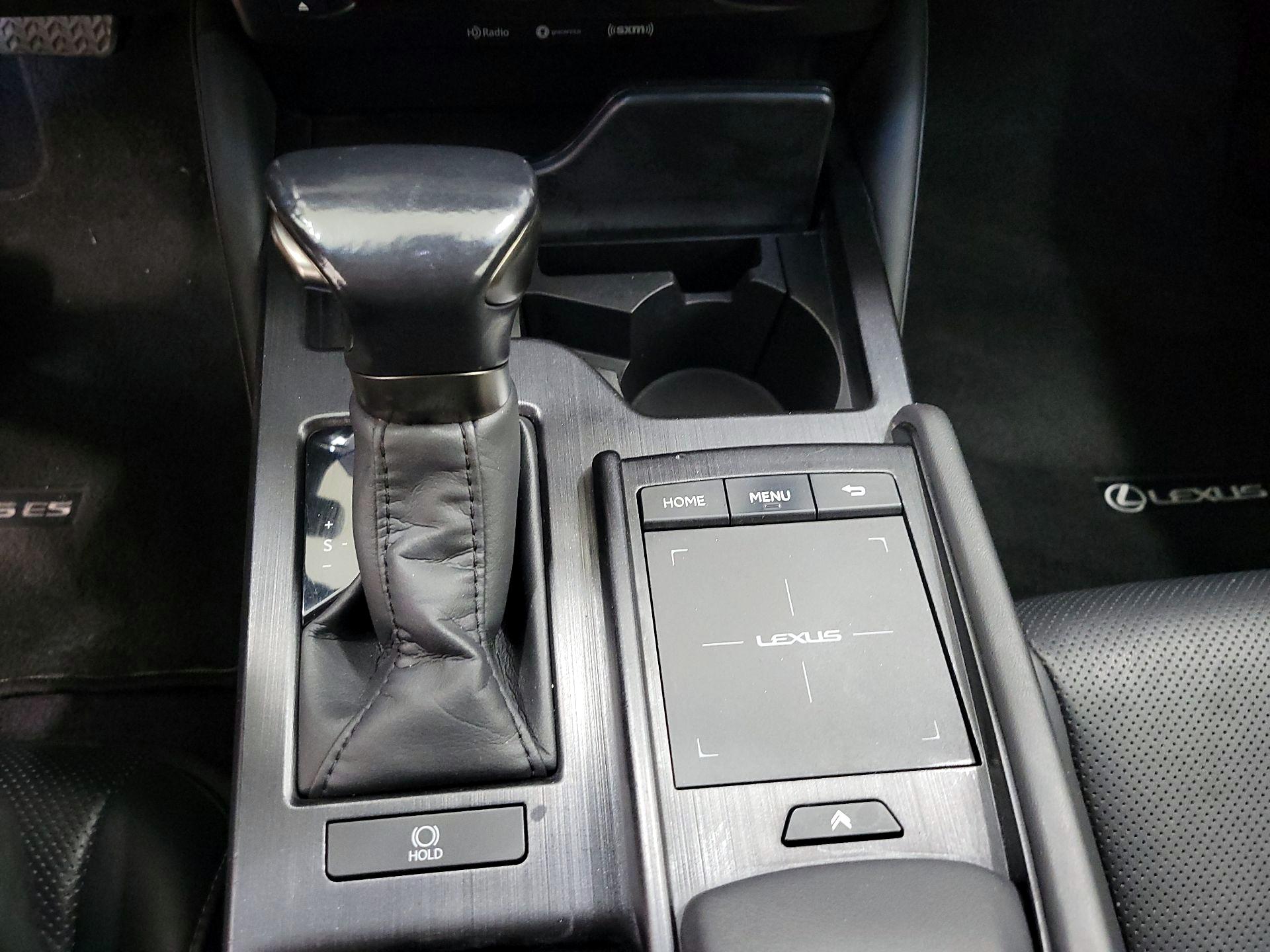 Thumbnail: 2022 Lexus ES - 17