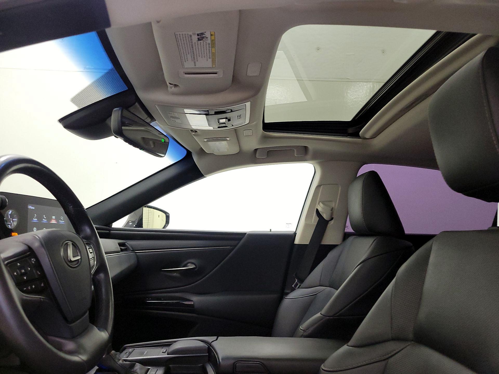 Thumbnail: 2022 Lexus ES - 19