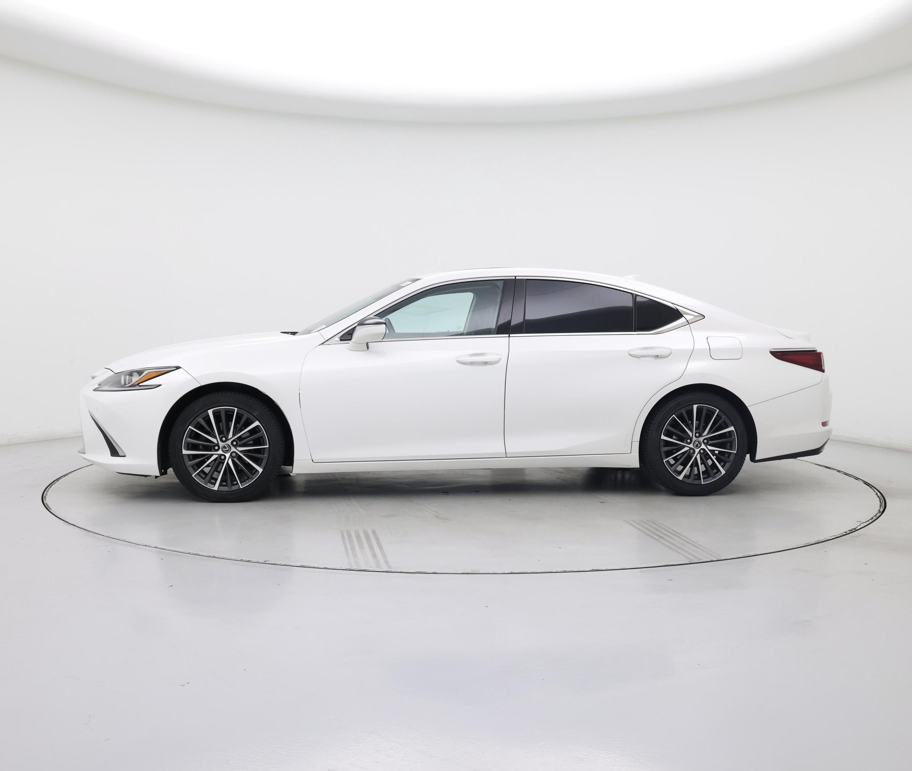 Thumbnail: 2022 Lexus ES - 3