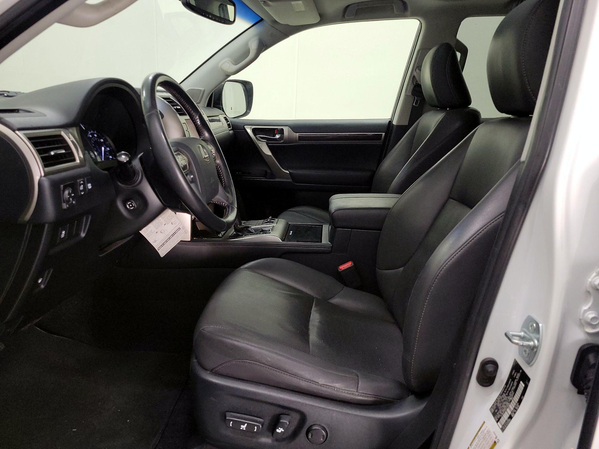 Thumbnail: 2016 Lexus GX - 11