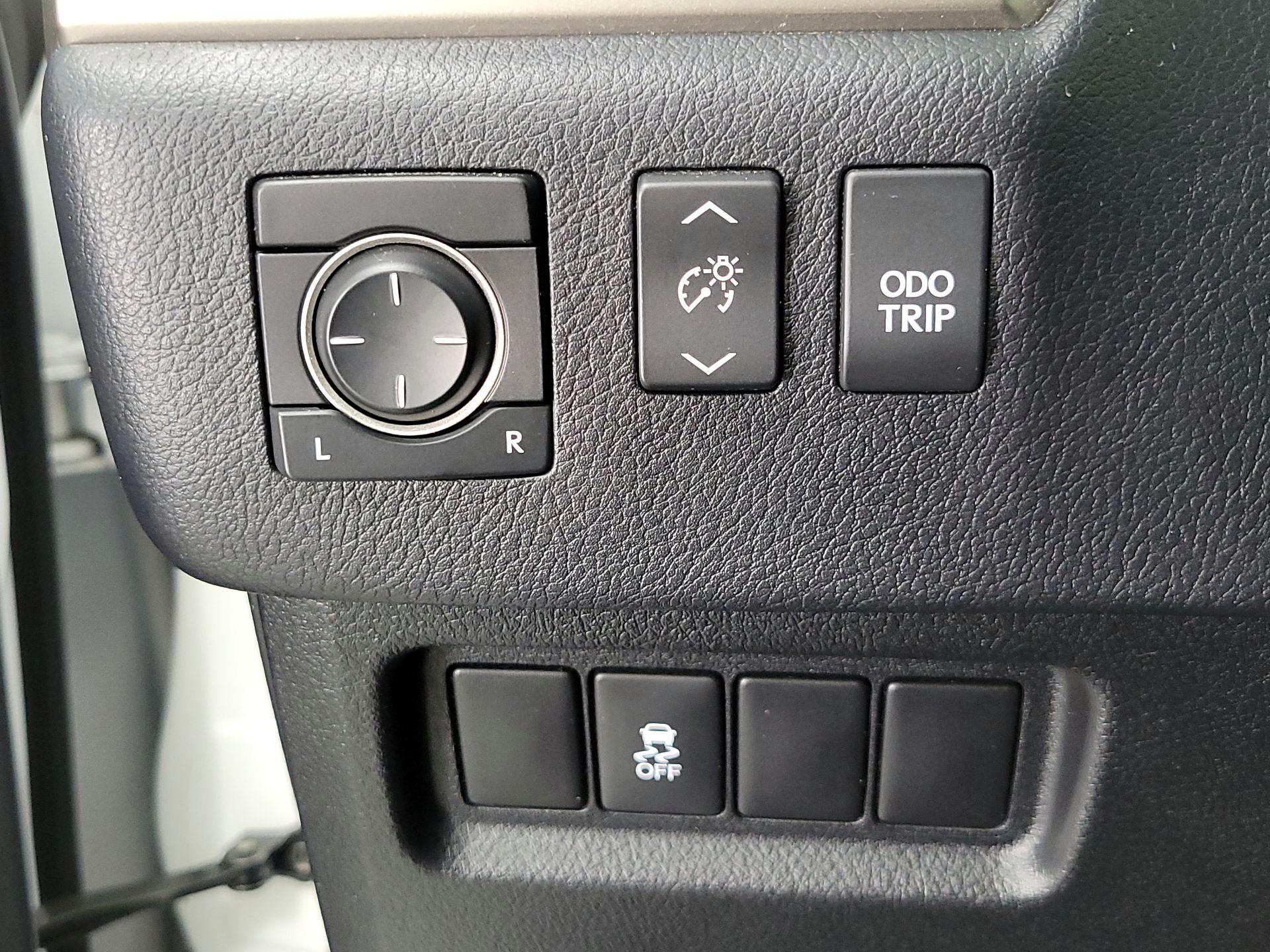 Thumbnail: 2016 Lexus GX - 13