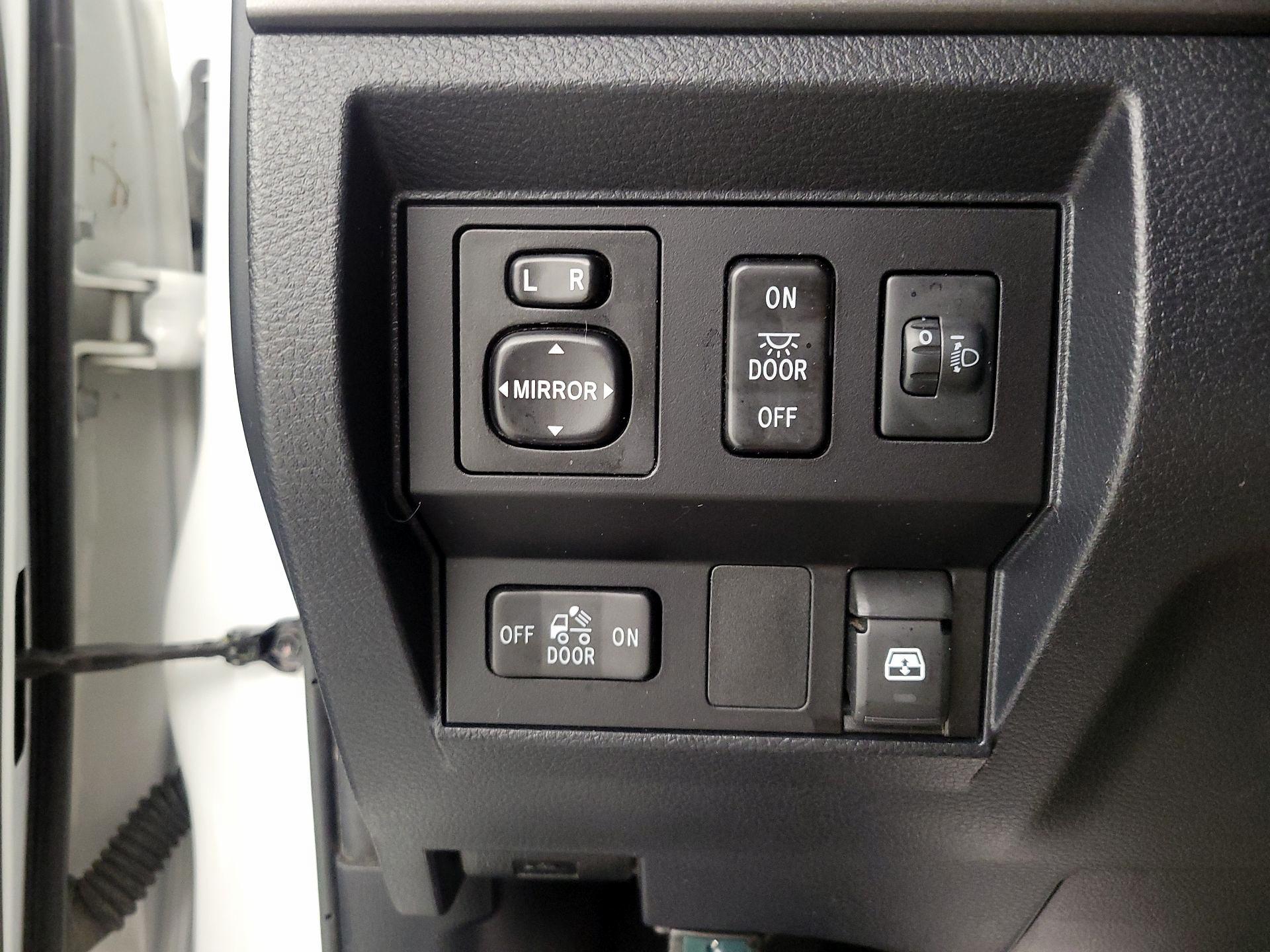 Thumbnail: 2016 Toyota Tundra - 13