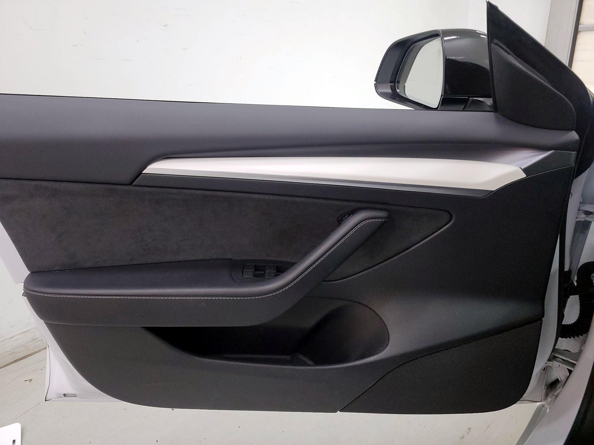 Thumbnail: 2023 Tesla Model 3 - 12