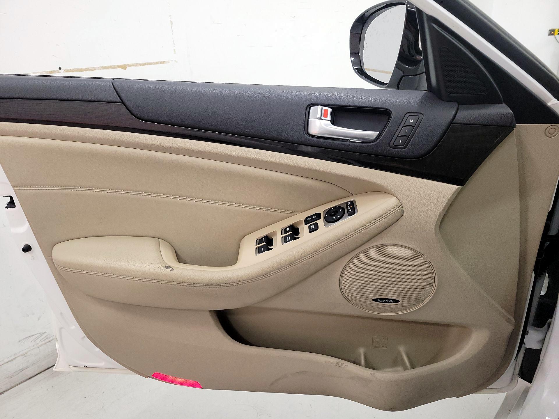 Thumbnail: 2016 Kia Cadenza - 12