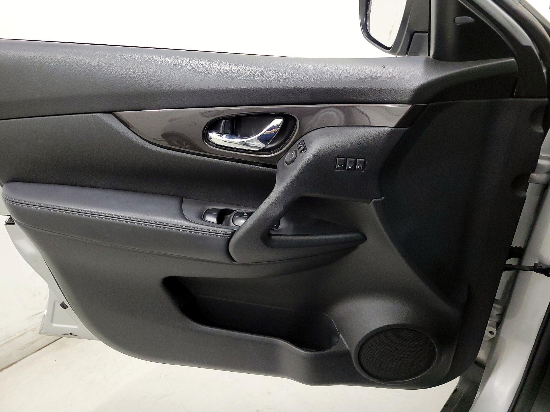 Thumbnail: 2019 Nissan Rogue - 12
