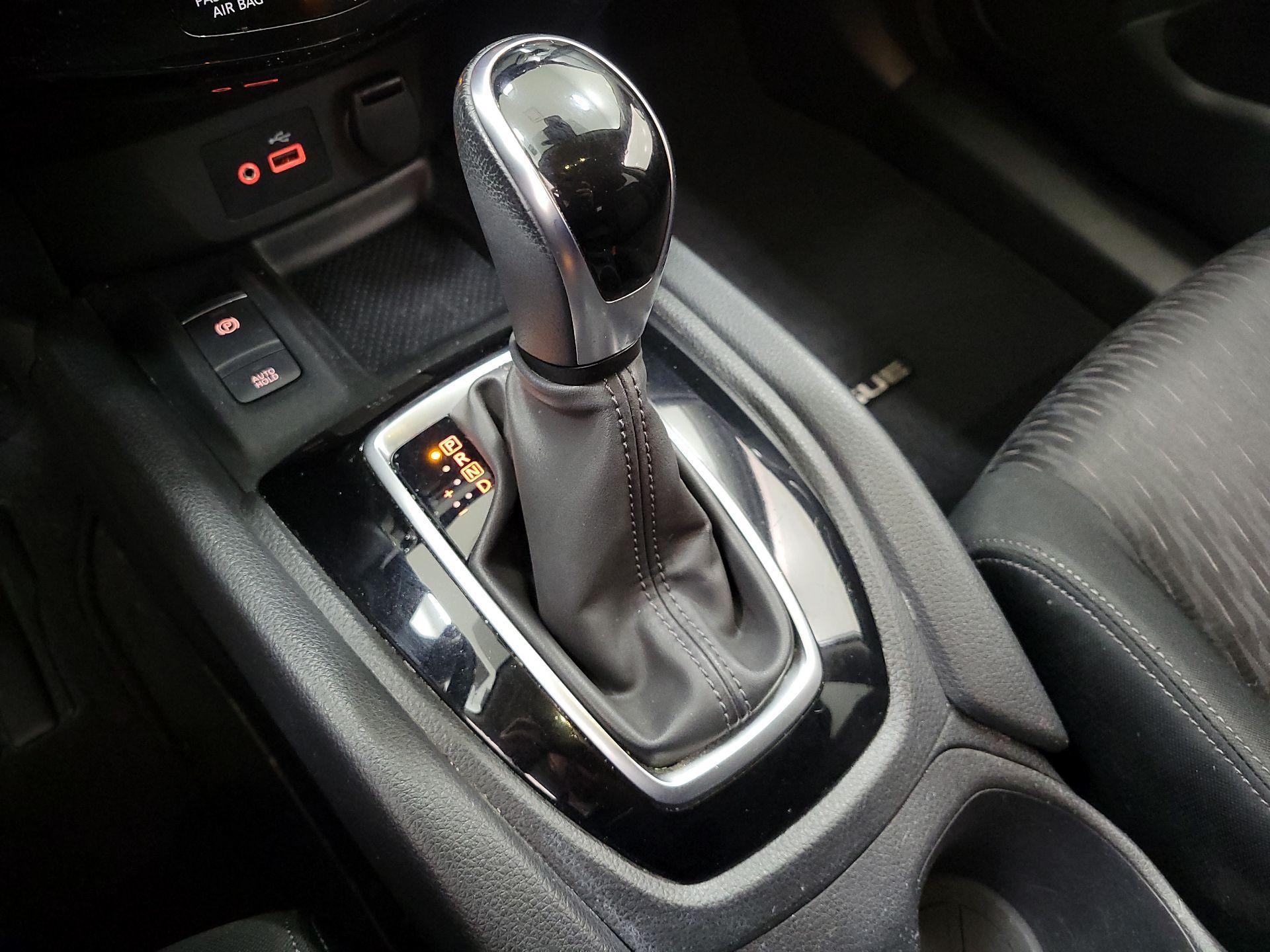 Thumbnail: 2019 Nissan Rogue - 17
