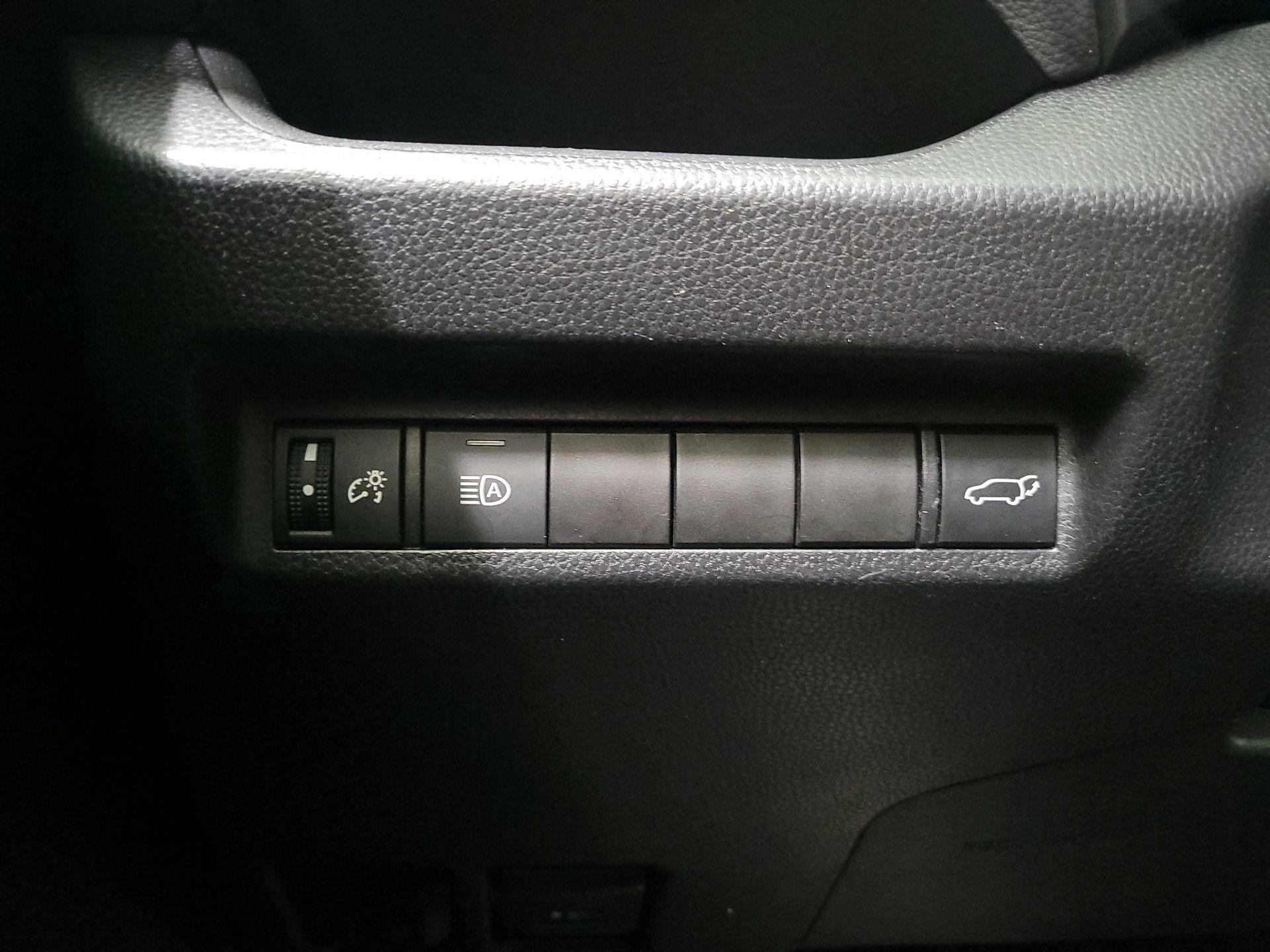 Thumbnail: 2022 Toyota RAV4 - 13
