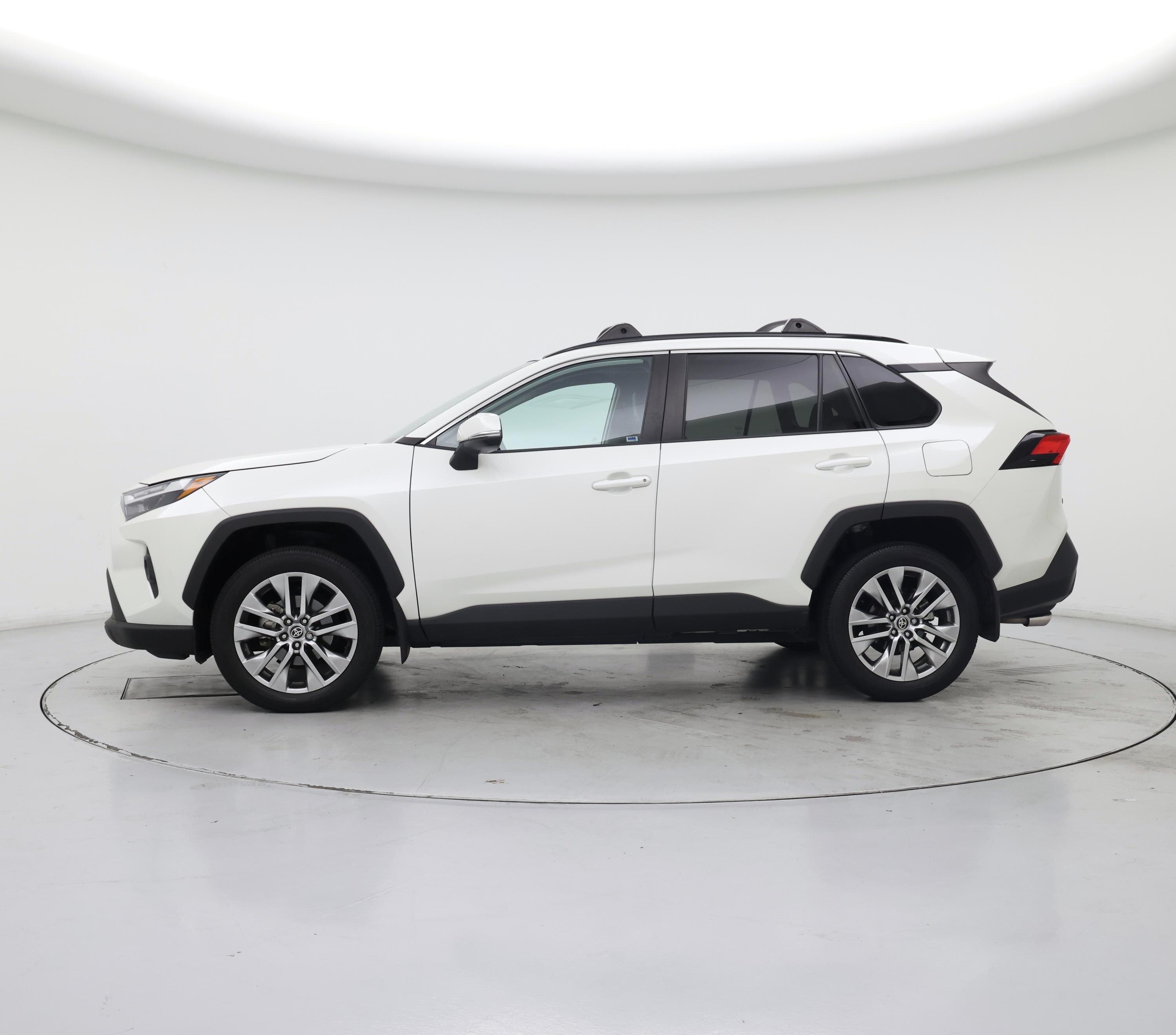 Thumbnail: 2022 Toyota RAV4 - 3