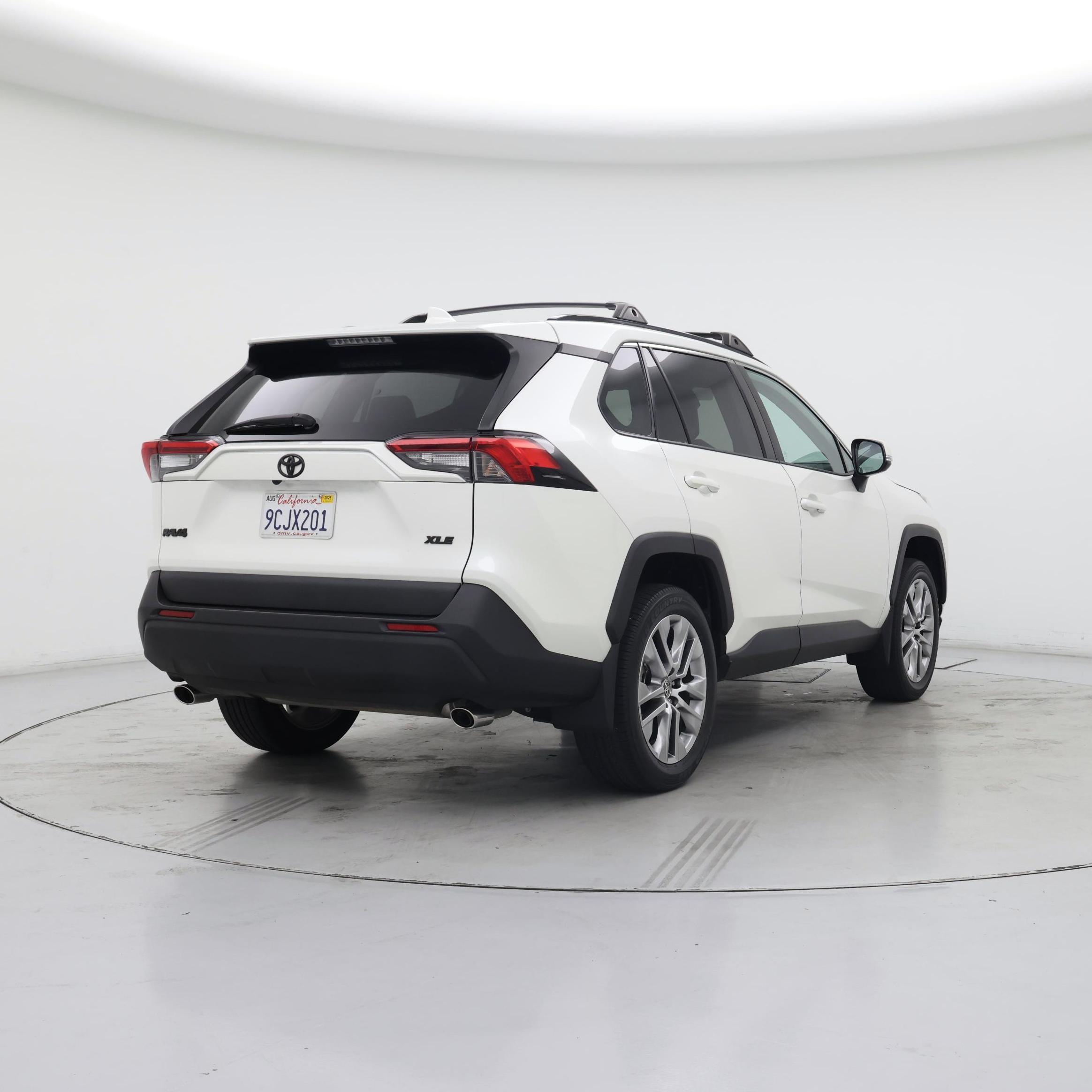 Thumbnail: 2022 Toyota RAV4 - 8