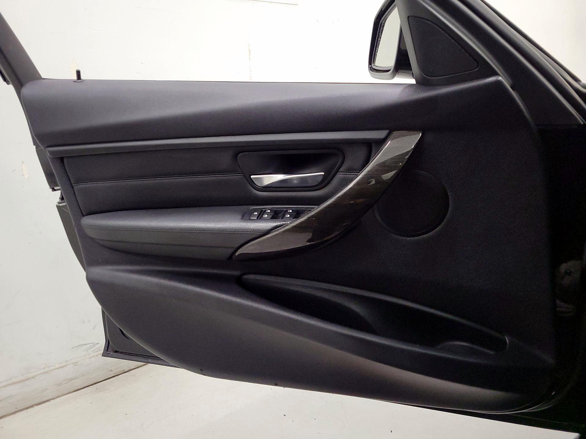 Thumbnail: 2015 BMW 3 Series - 12