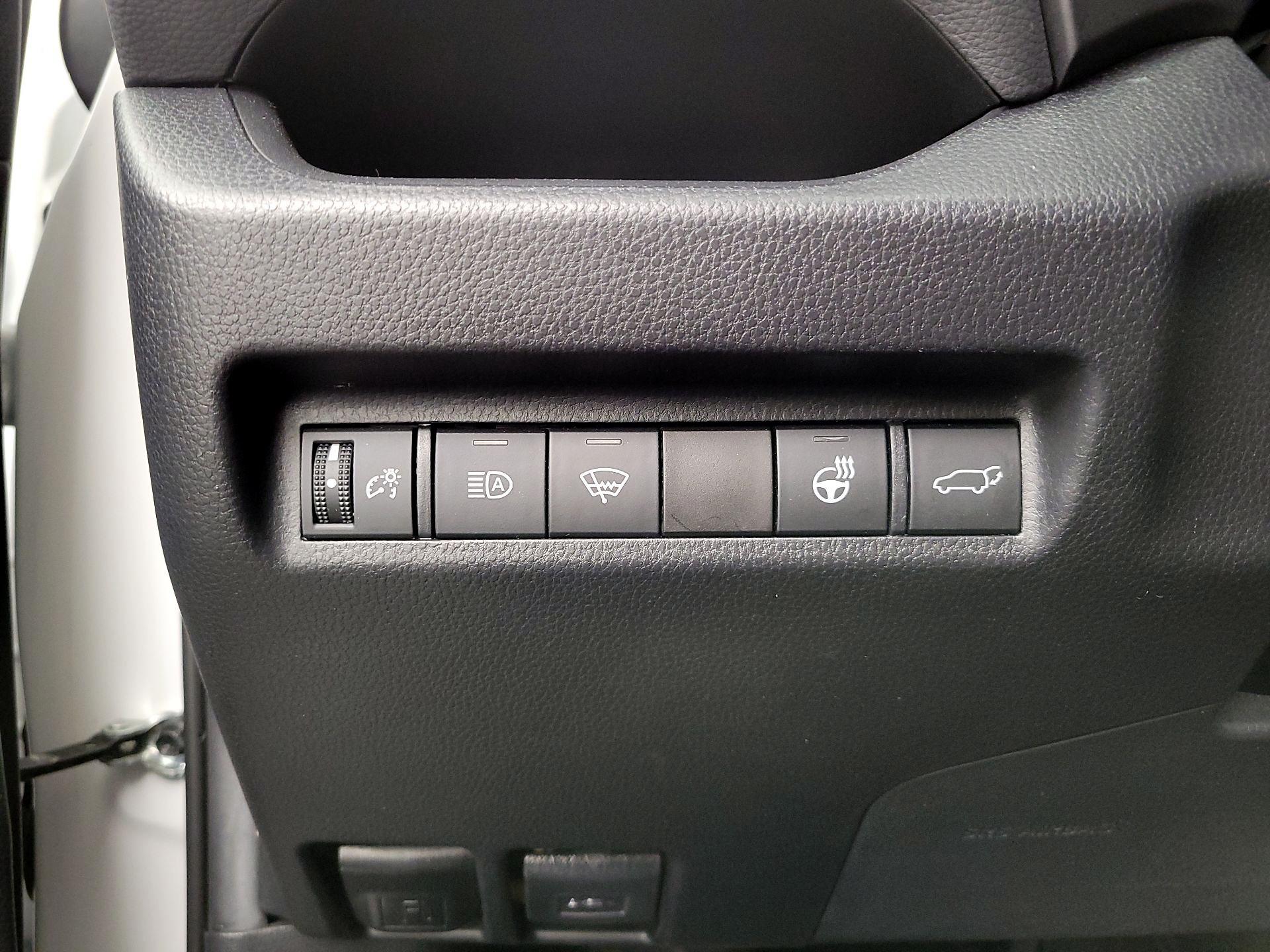Thumbnail: 2020 Toyota RAV4 - 13