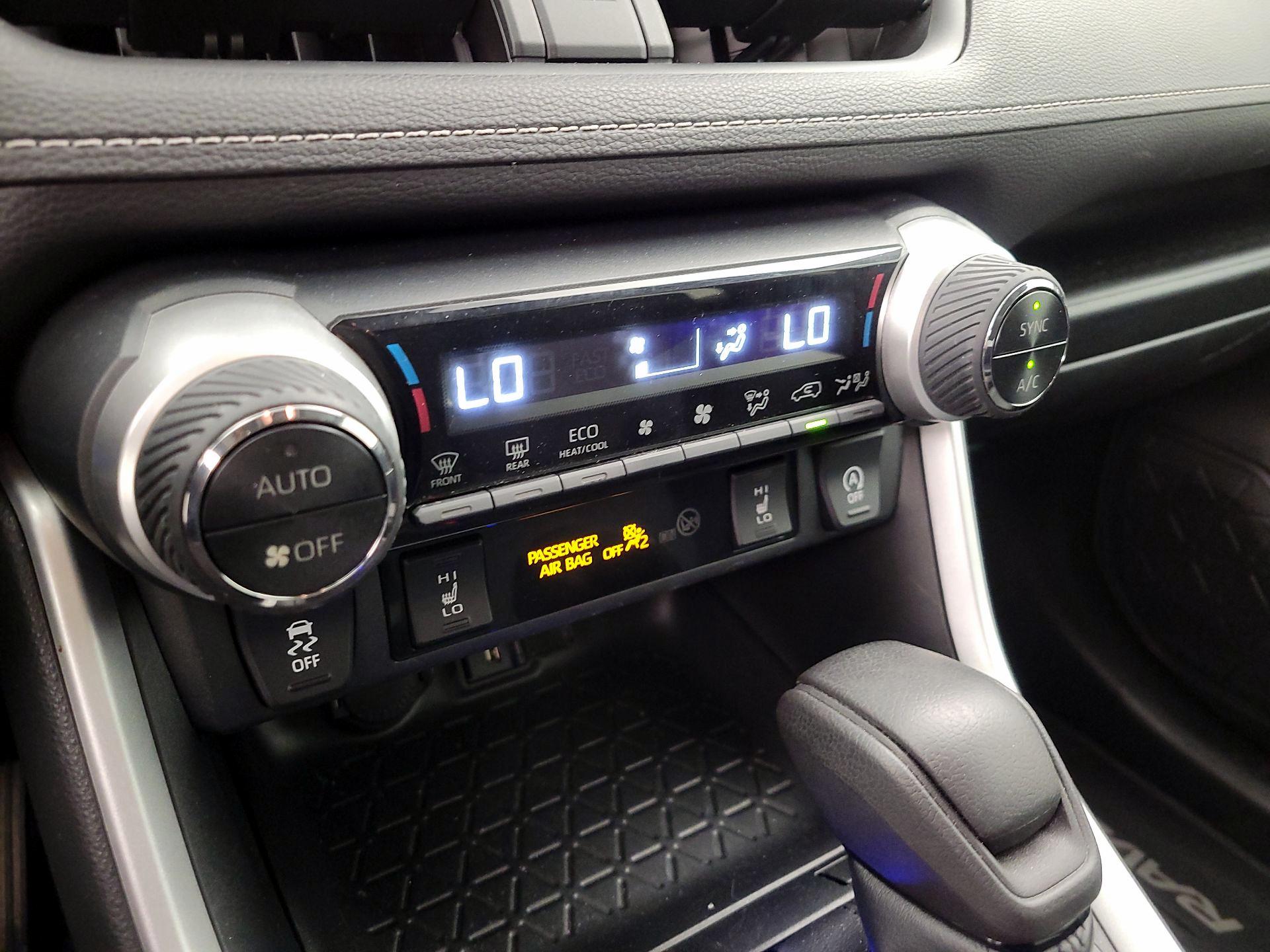 Thumbnail: 2020 Toyota RAV4 - 16