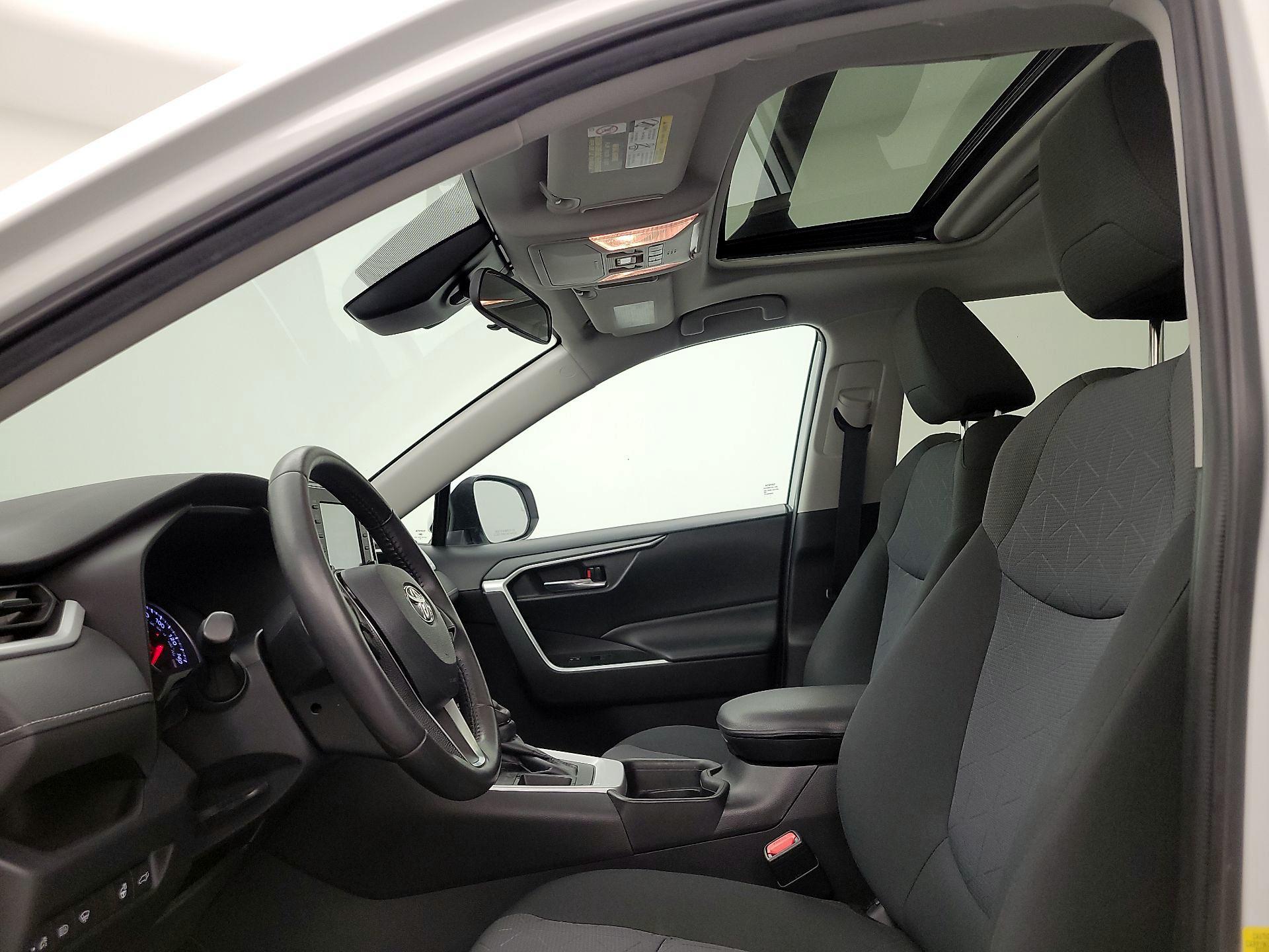 Thumbnail: 2020 Toyota RAV4 - 19