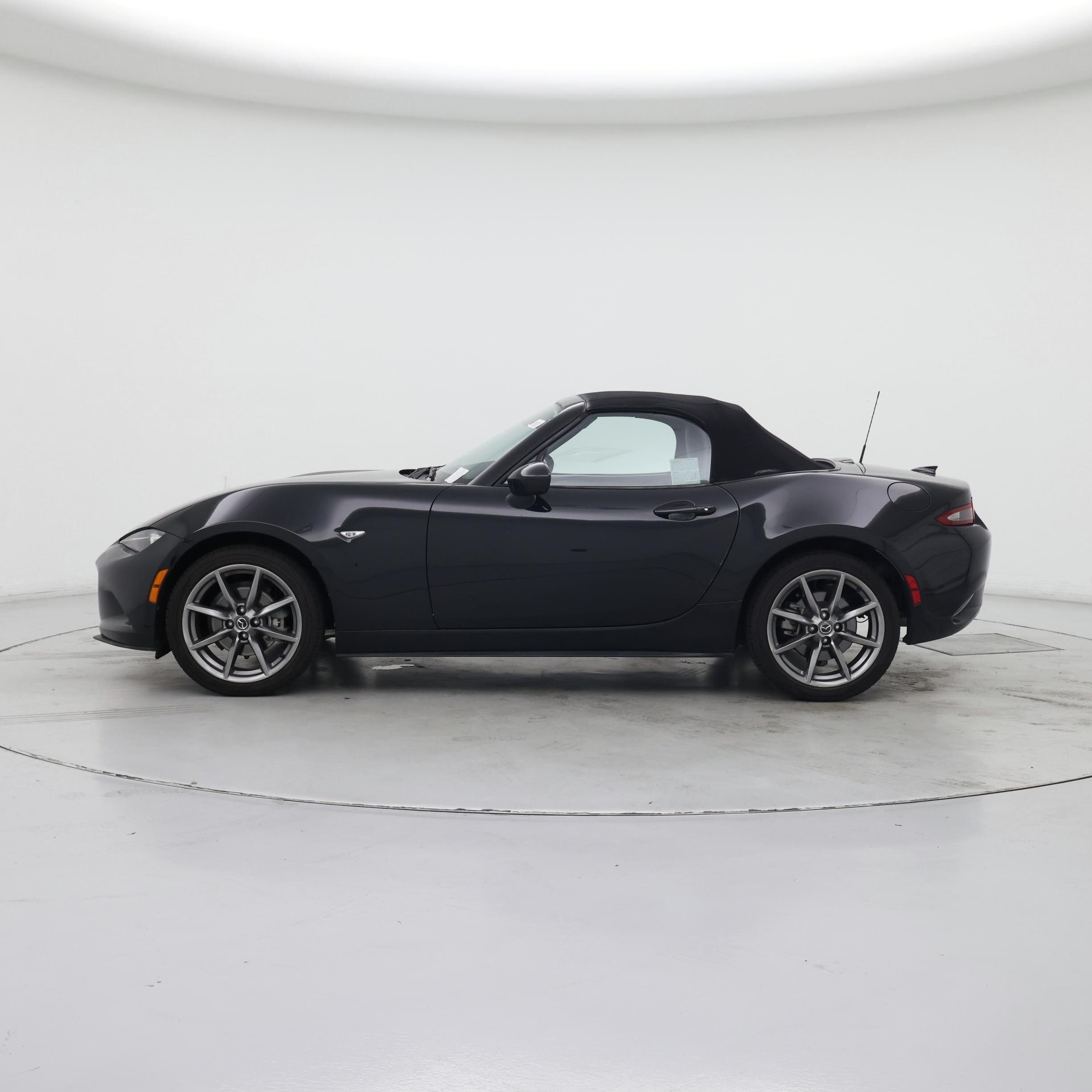 Thumbnail: 2020 Mazda MX-5 Miata - 3