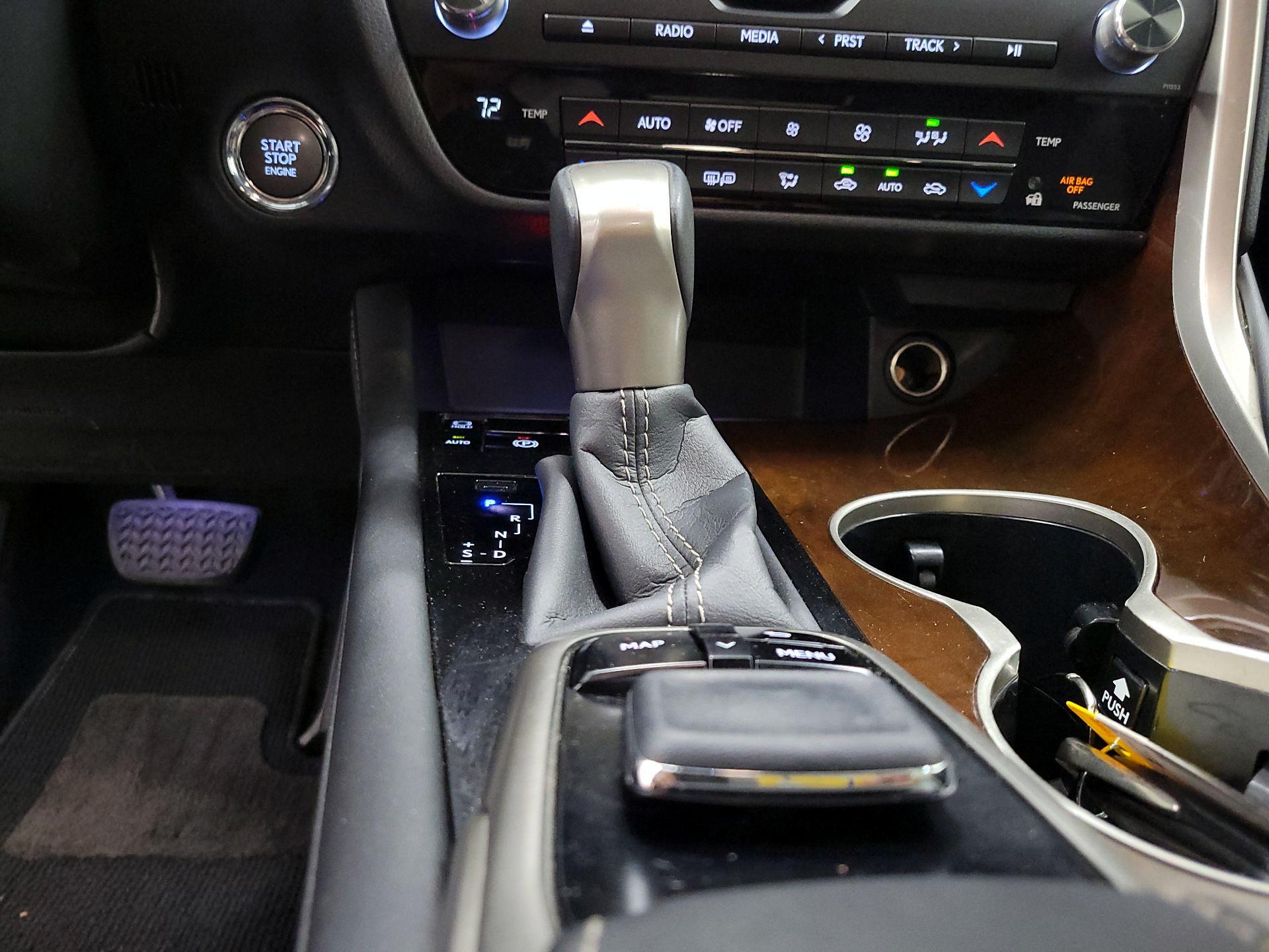 Thumbnail: 2017 Lexus RX - 18