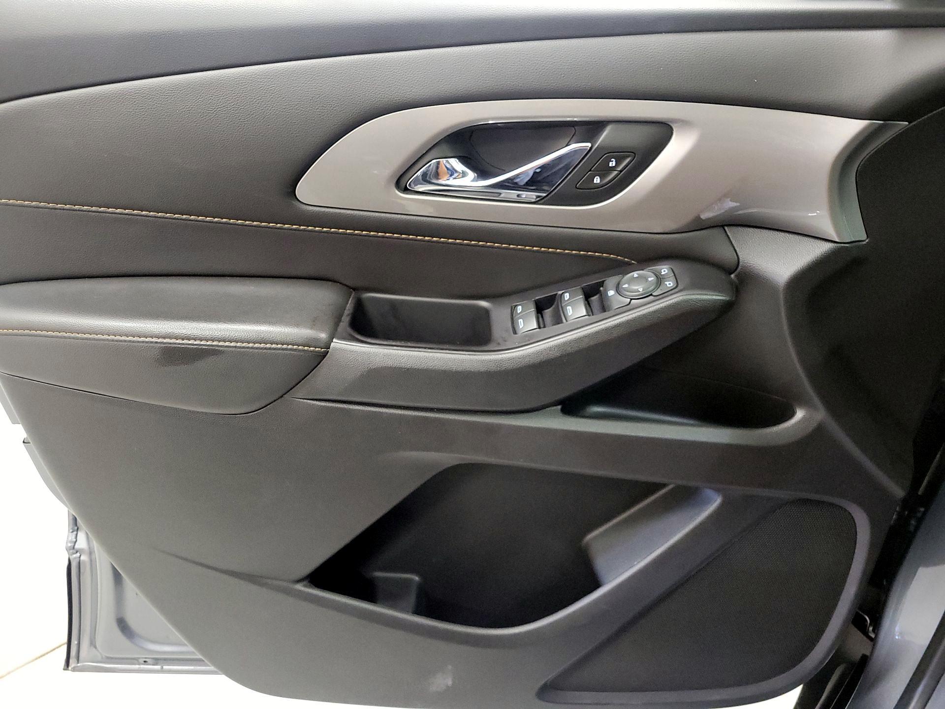Thumbnail: 2020 Chevrolet Traverse - 12