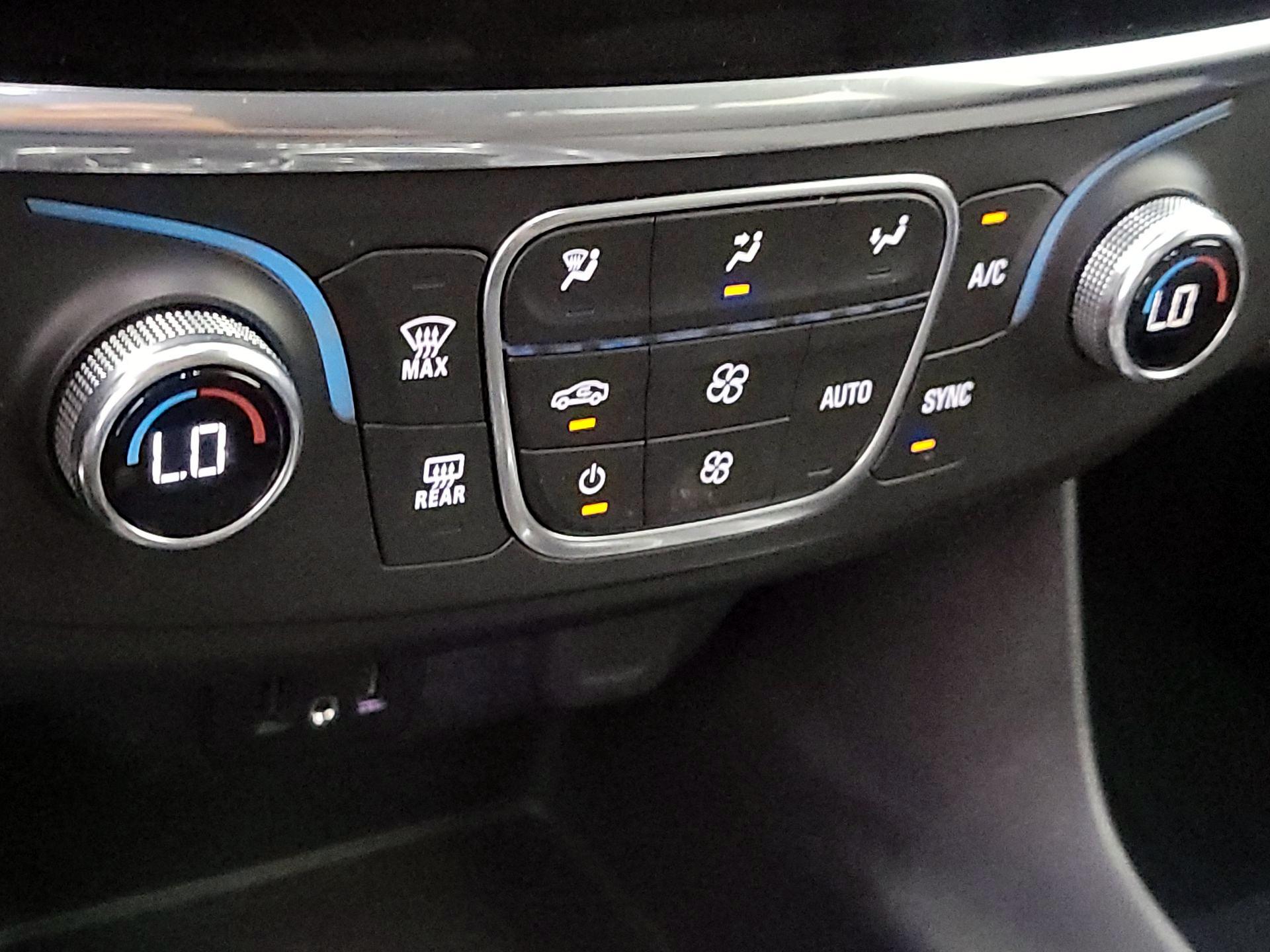 Thumbnail: 2020 Chevrolet Traverse - 16