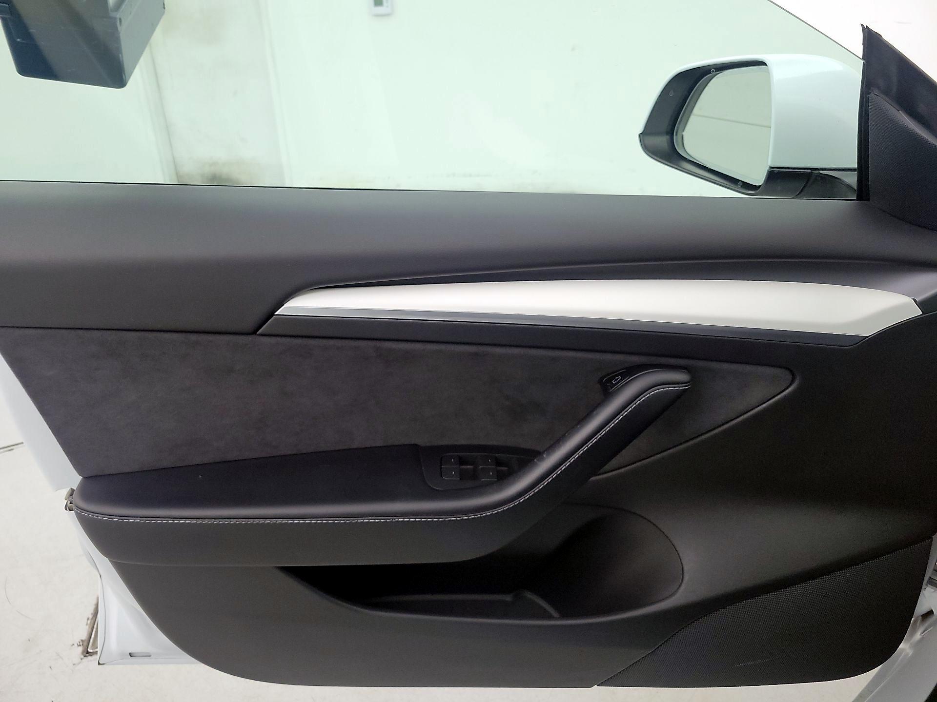 Thumbnail: 2021 Tesla Model 3 - 12