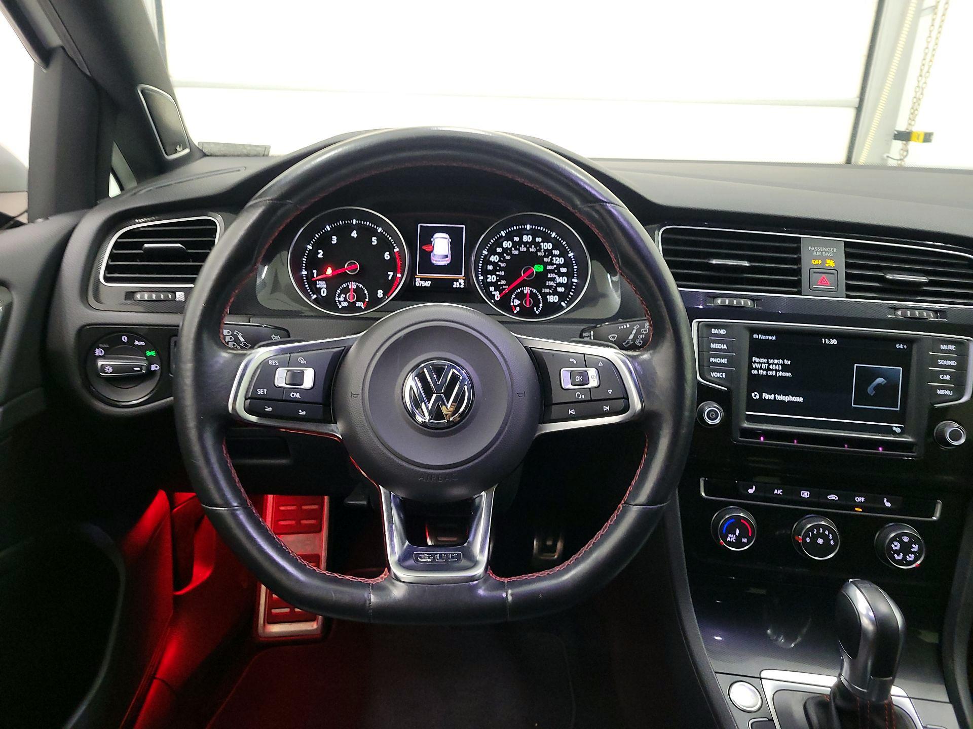Thumbnail: 2016 Volkswagen Golf - 10