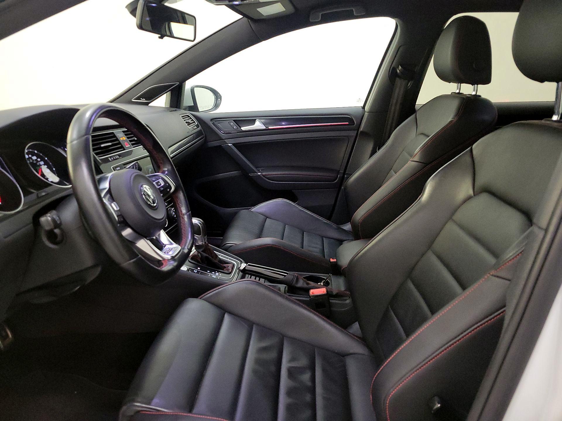 Thumbnail: 2016 Volkswagen Golf - 11