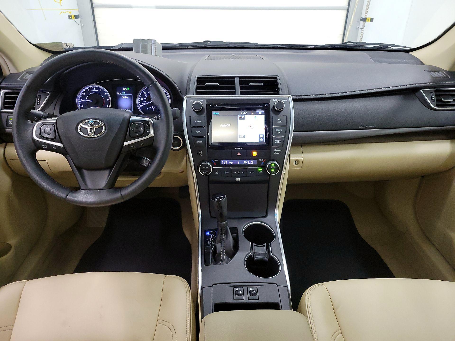Thumbnail: 2017 Toyota Camry - 9