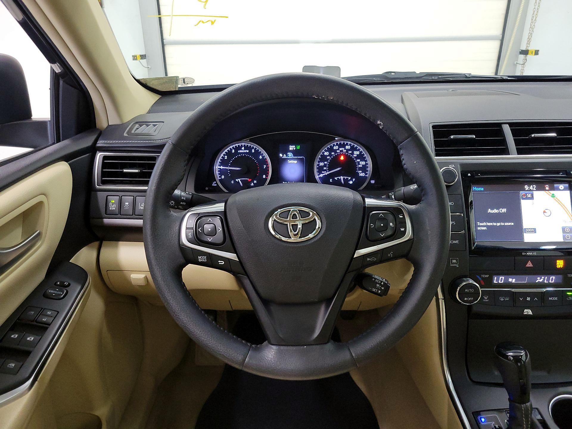 Thumbnail: 2017 Toyota Camry - 10