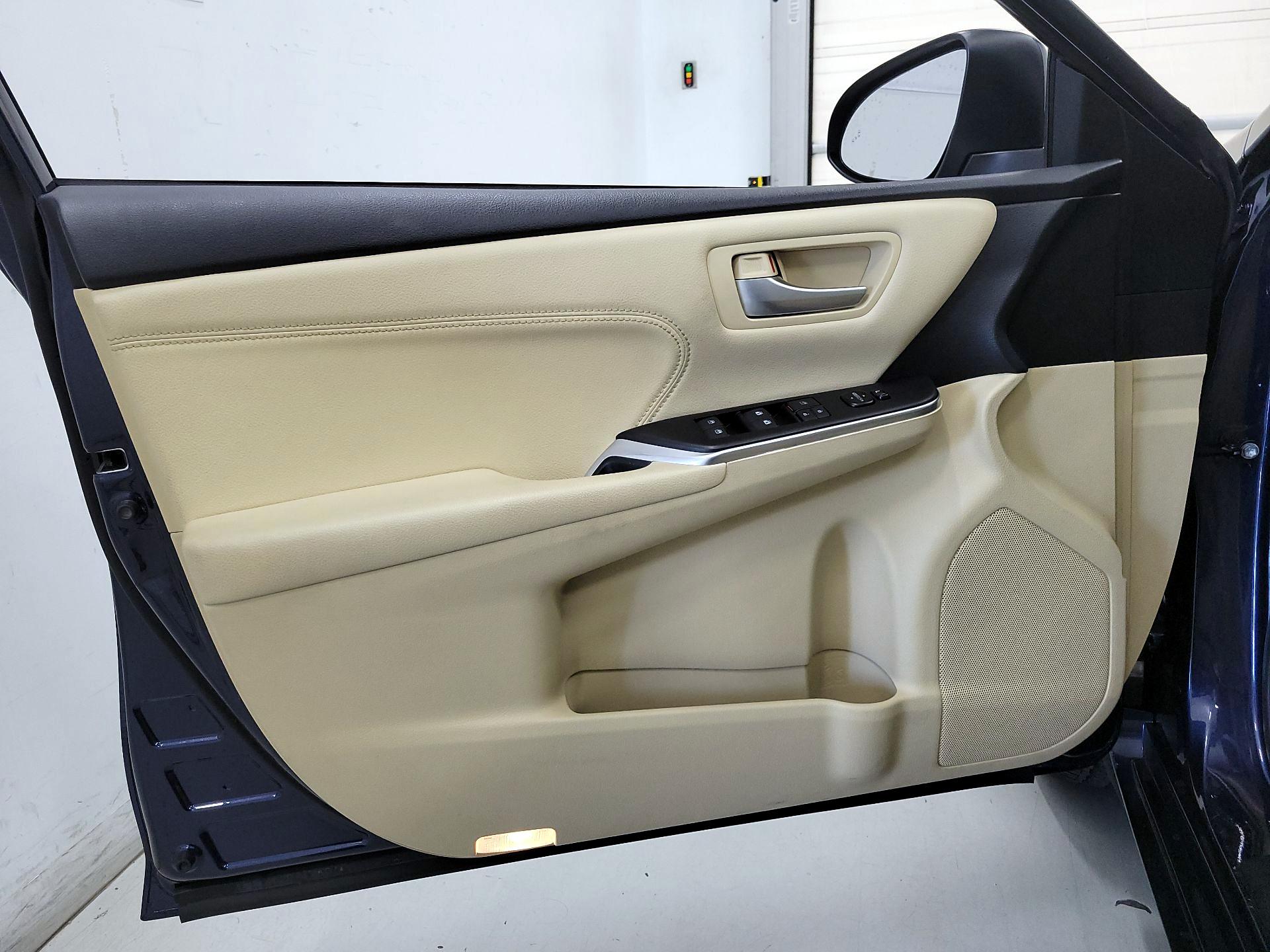 Thumbnail: 2017 Toyota Camry - 12