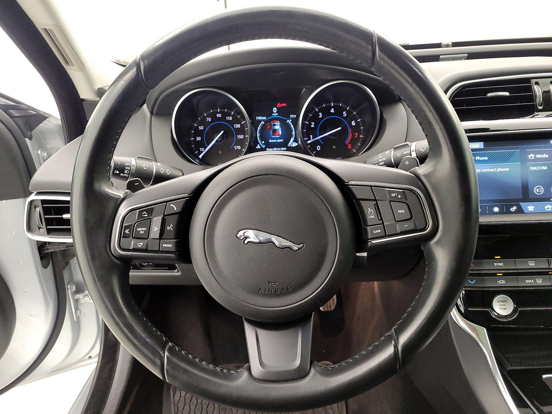Thumbnail: 2019 Jaguar XE - 10