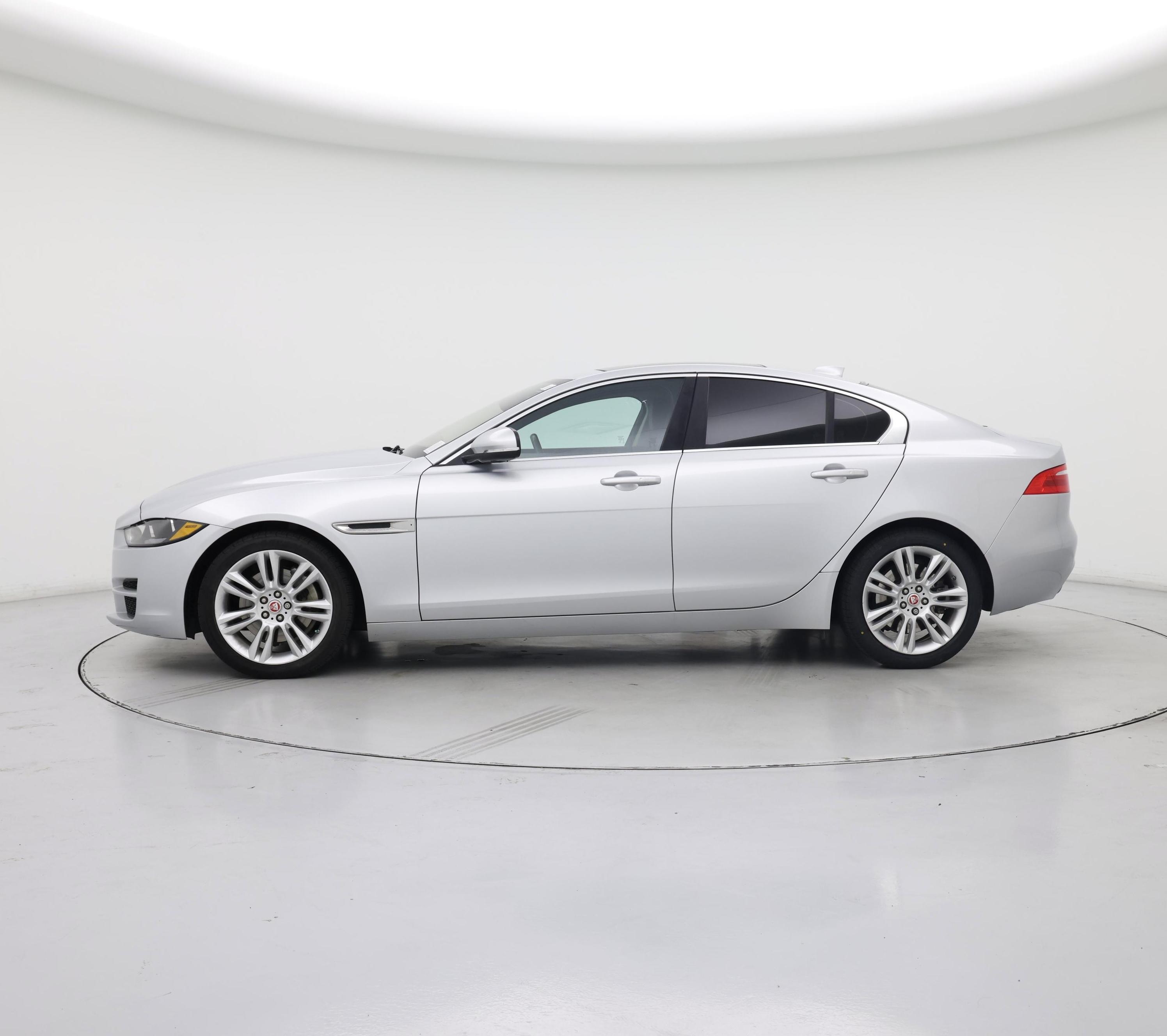 Thumbnail: 2019 Jaguar XE - 3