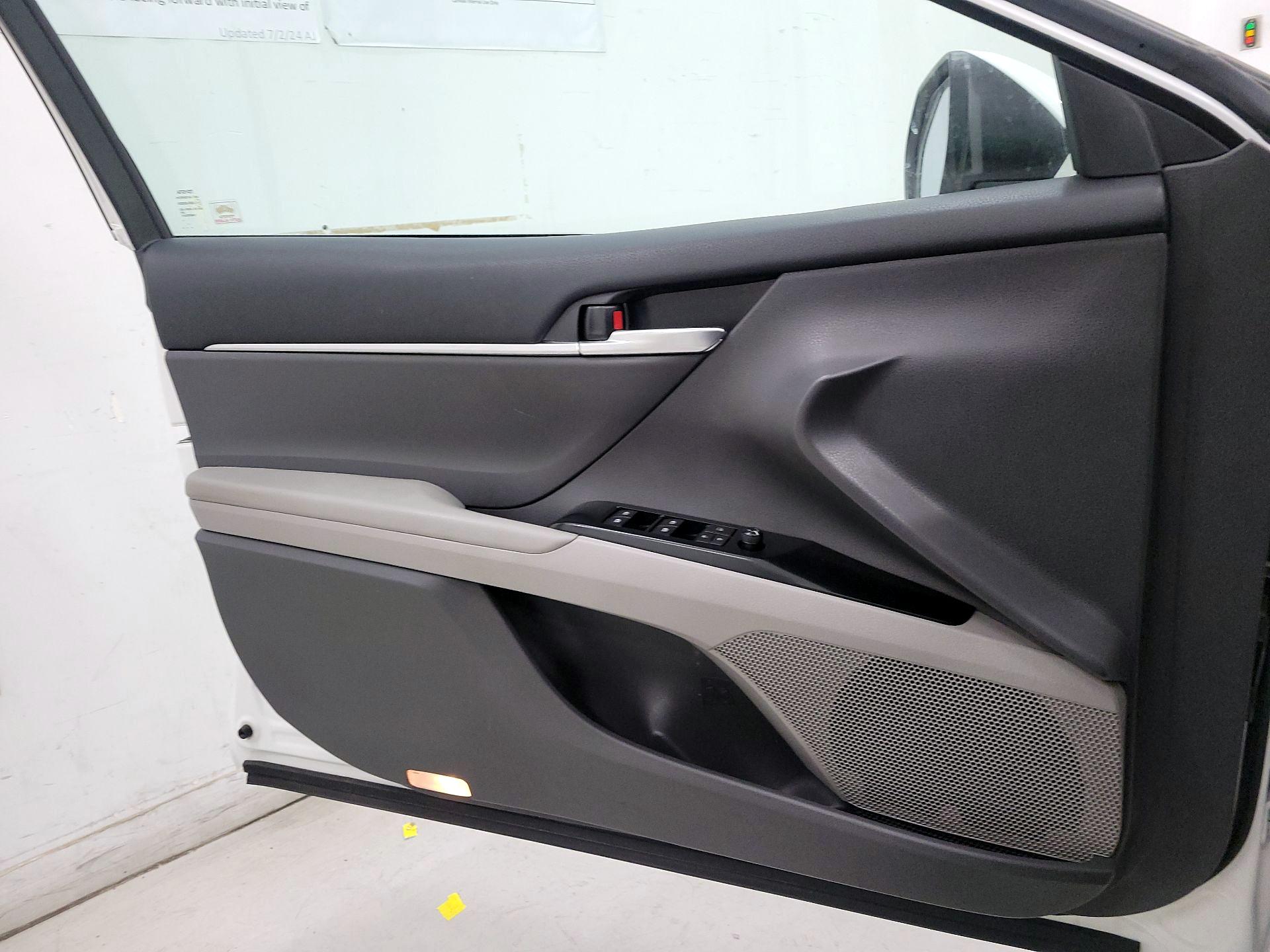 Thumbnail: 2018 Toyota Camry - 12