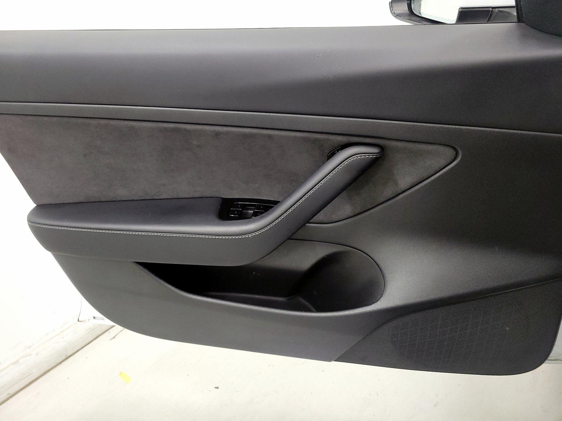 Thumbnail: 2020 Tesla Model 3 - 12
