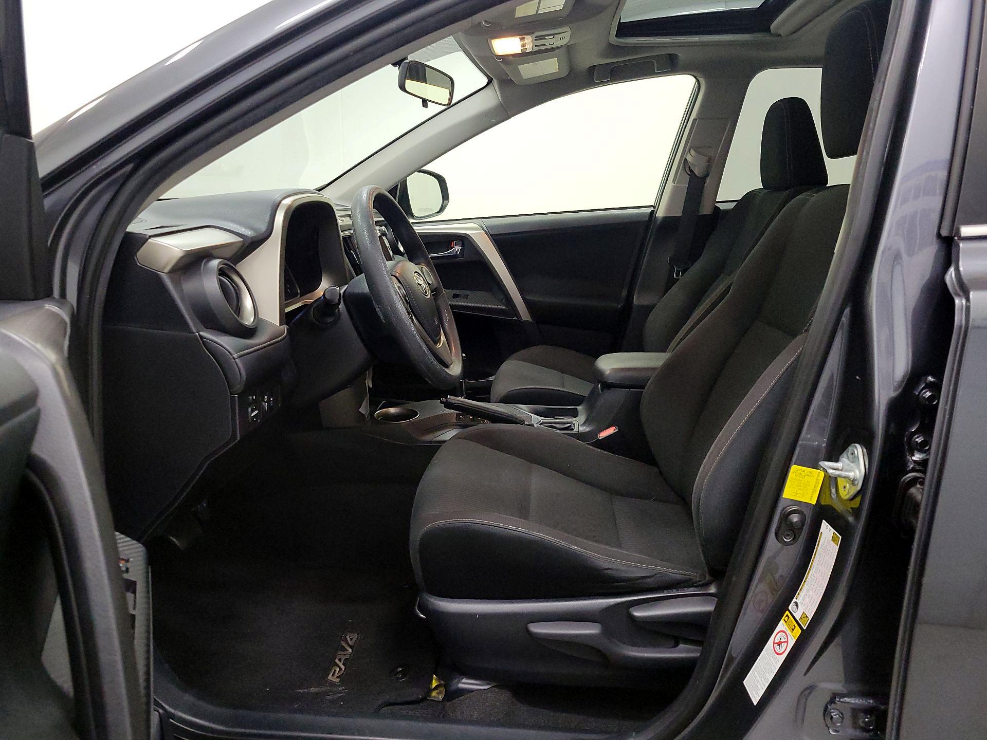 Thumbnail: 2015 Toyota RAV4 - 11
