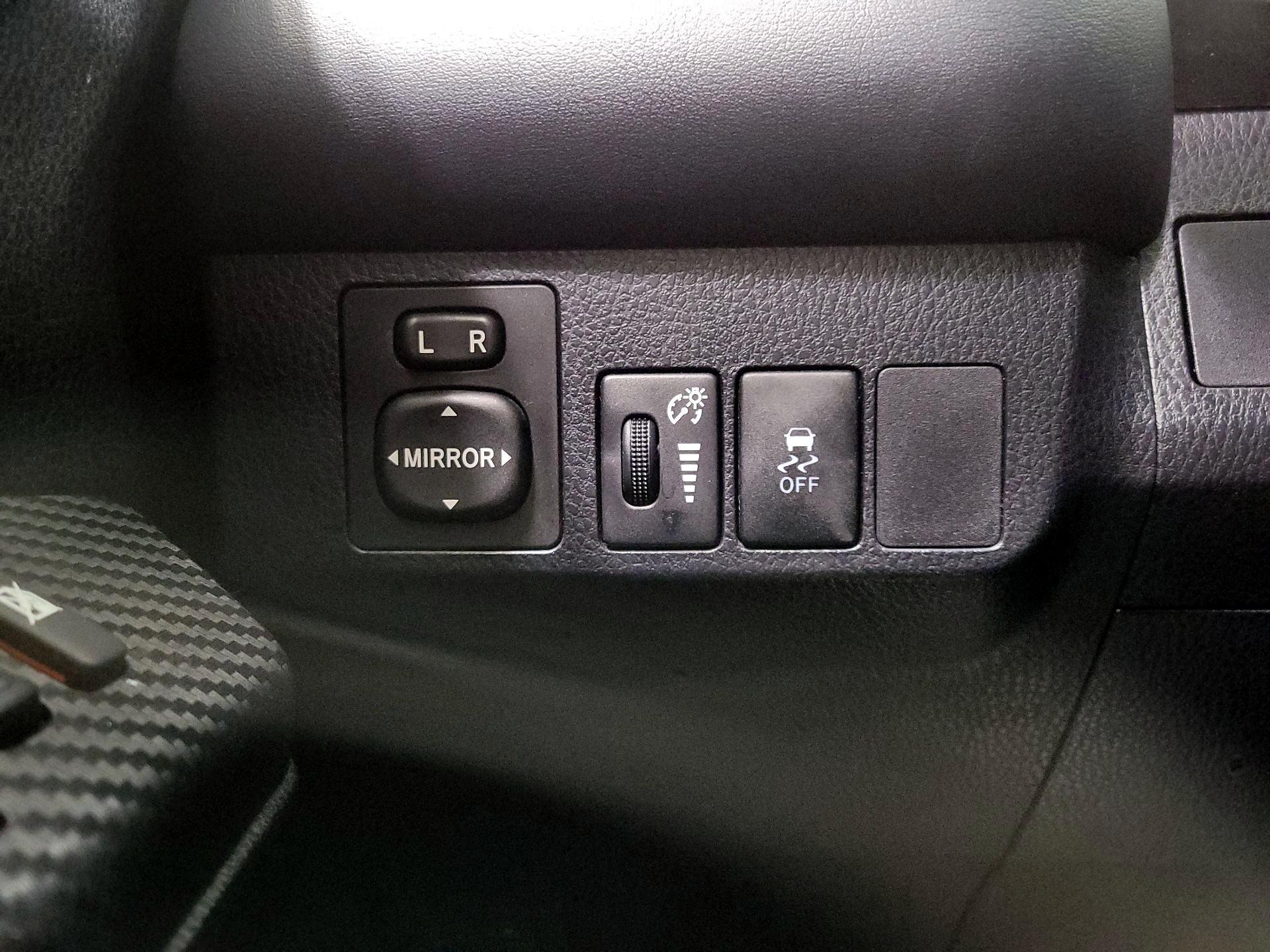 Thumbnail: 2015 Toyota RAV4 - 13