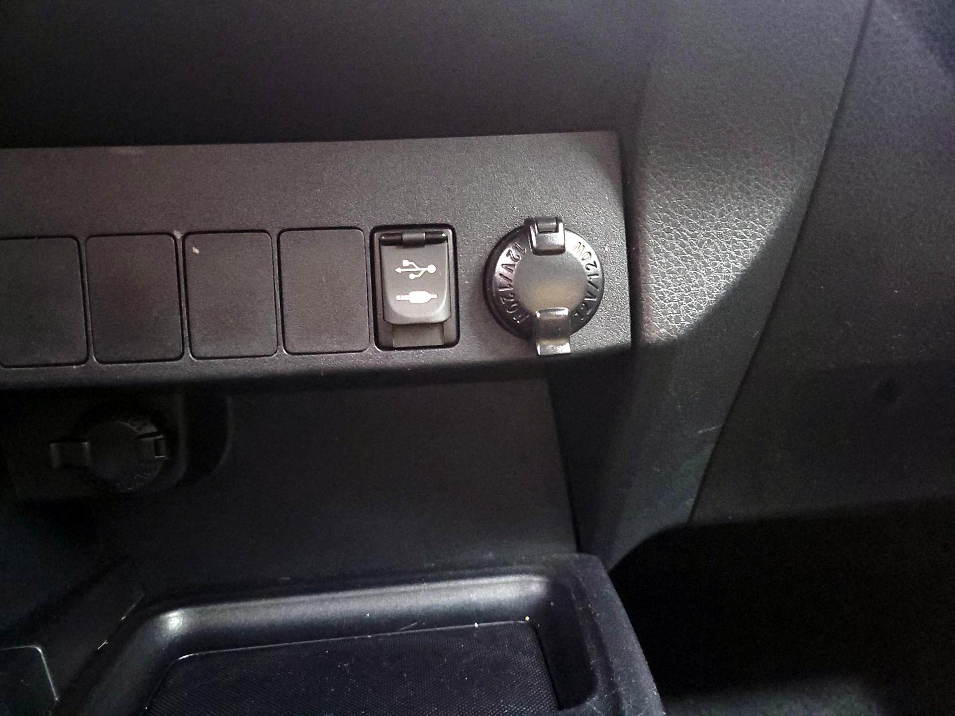 Thumbnail: 2015 Toyota RAV4 - 18