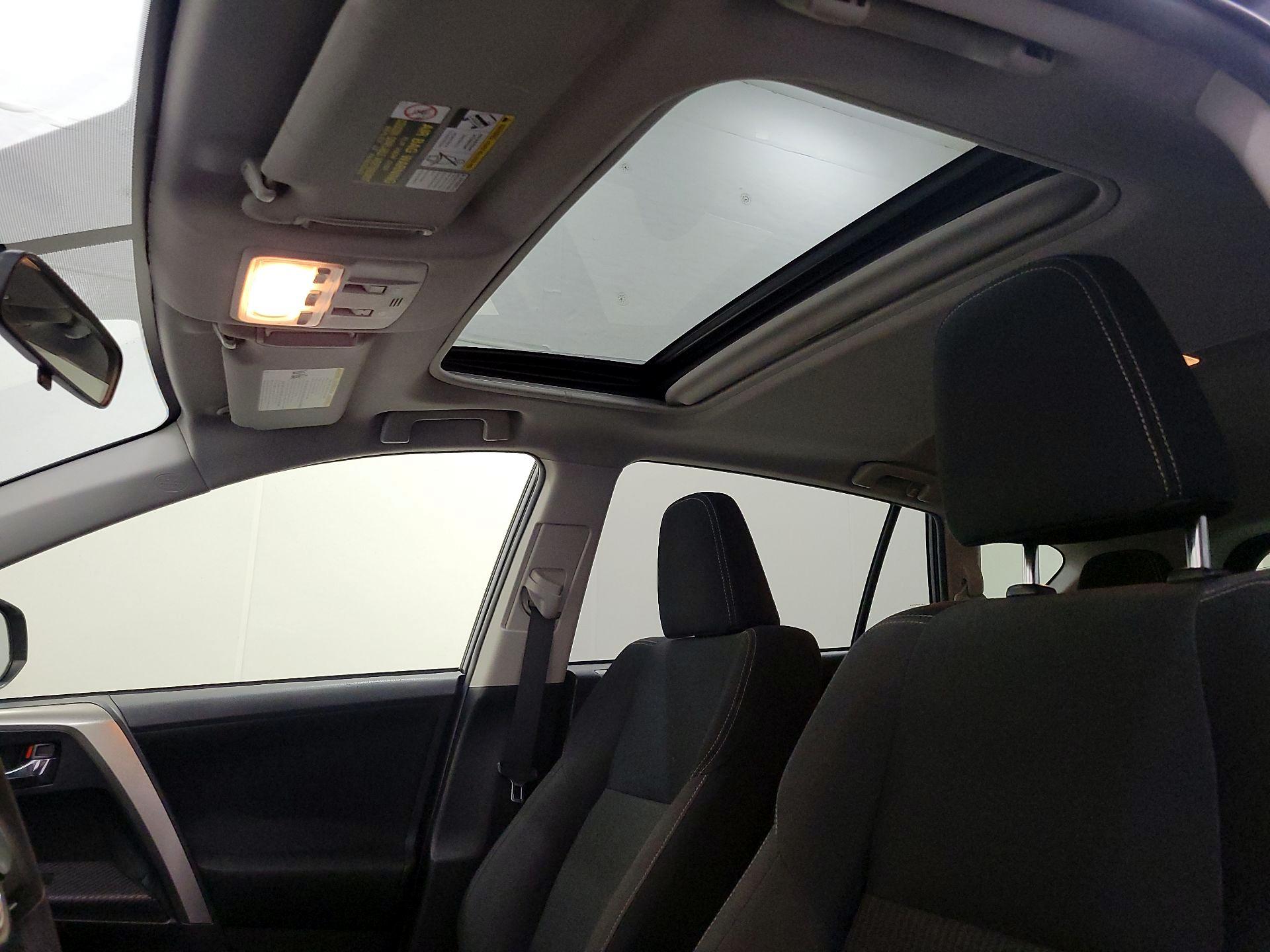 Thumbnail: 2015 Toyota RAV4 - 19