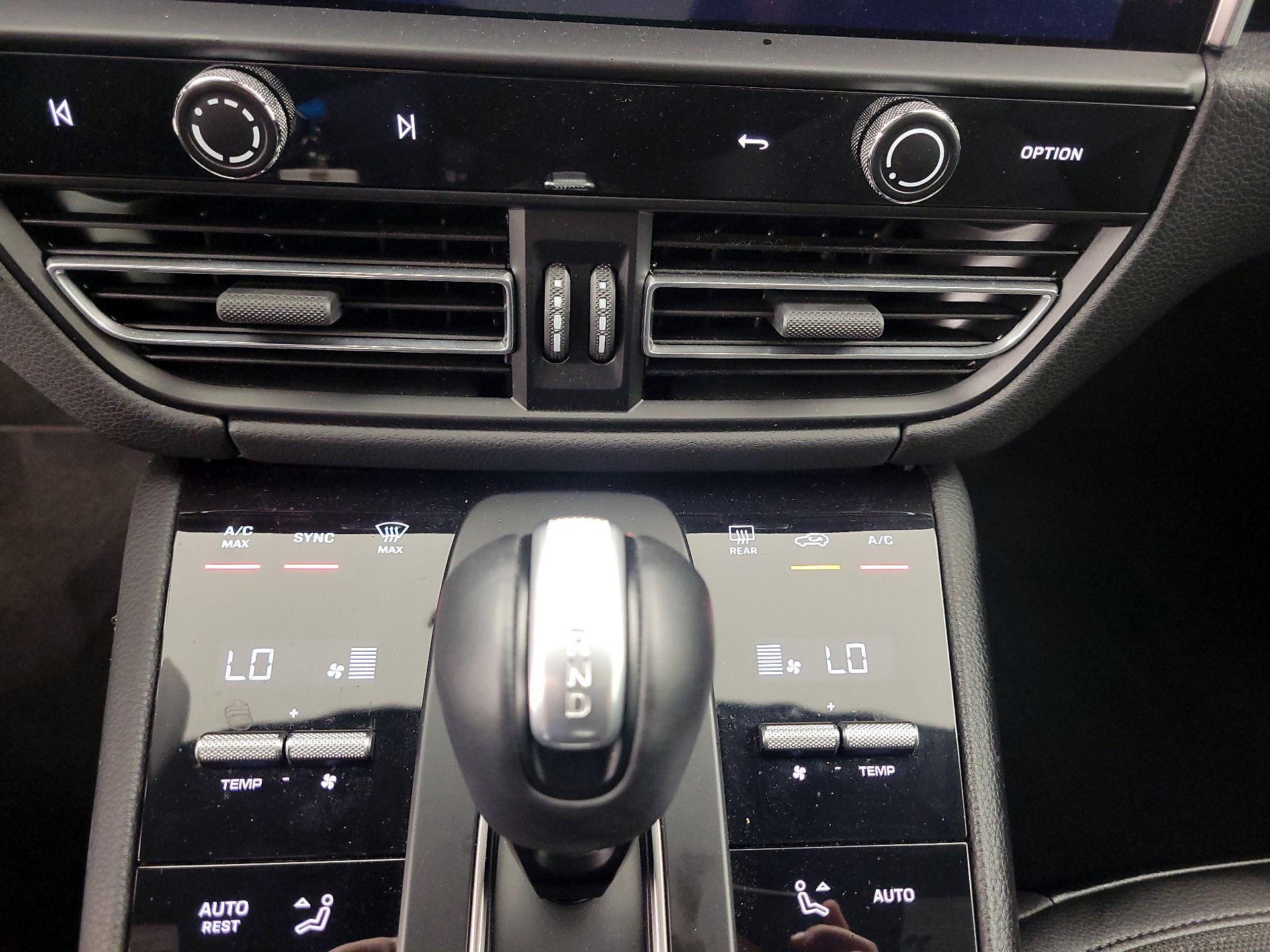 Thumbnail: 2024 Porsche Macan - 17