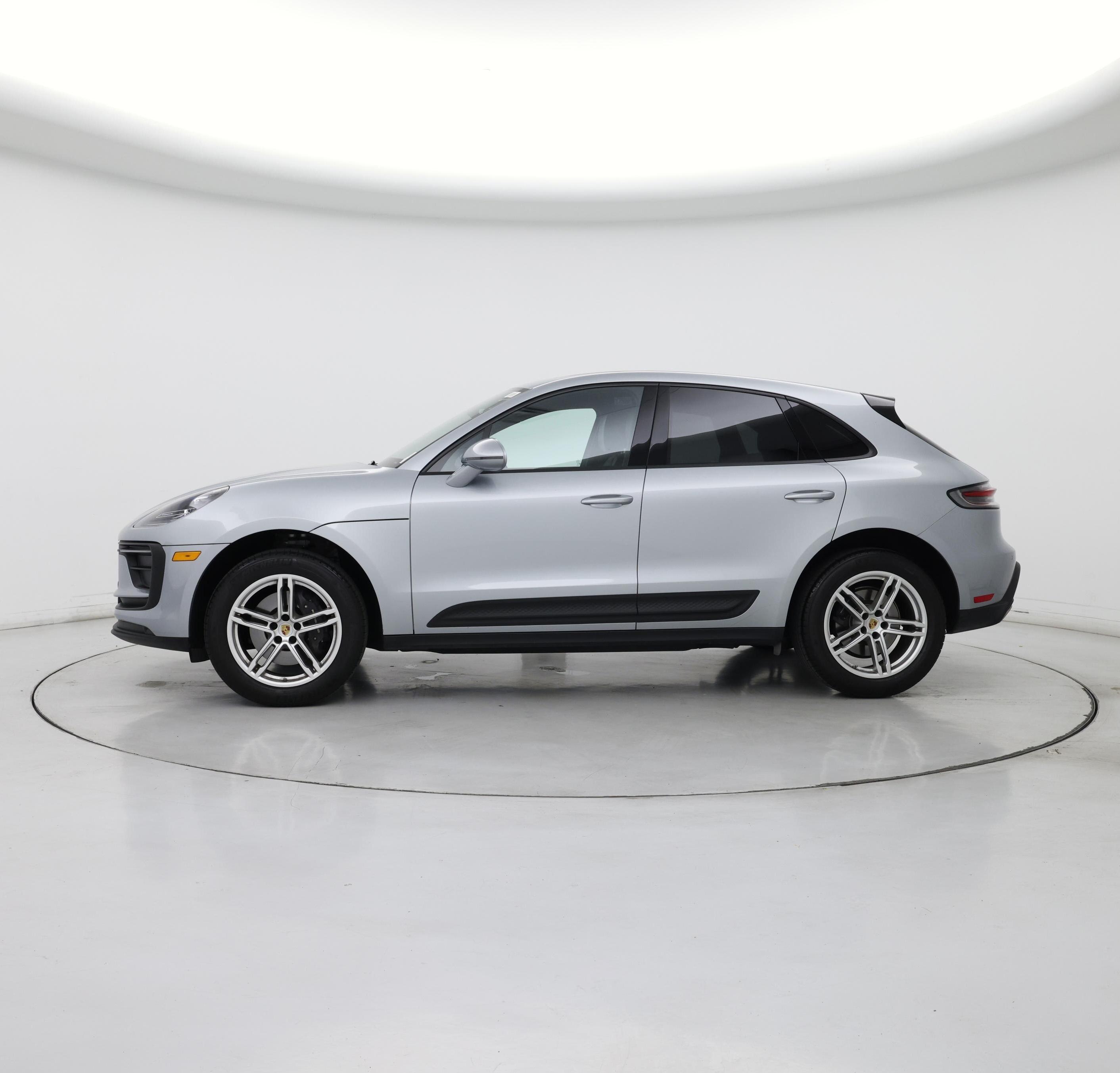 Thumbnail: 2024 Porsche Macan - 3