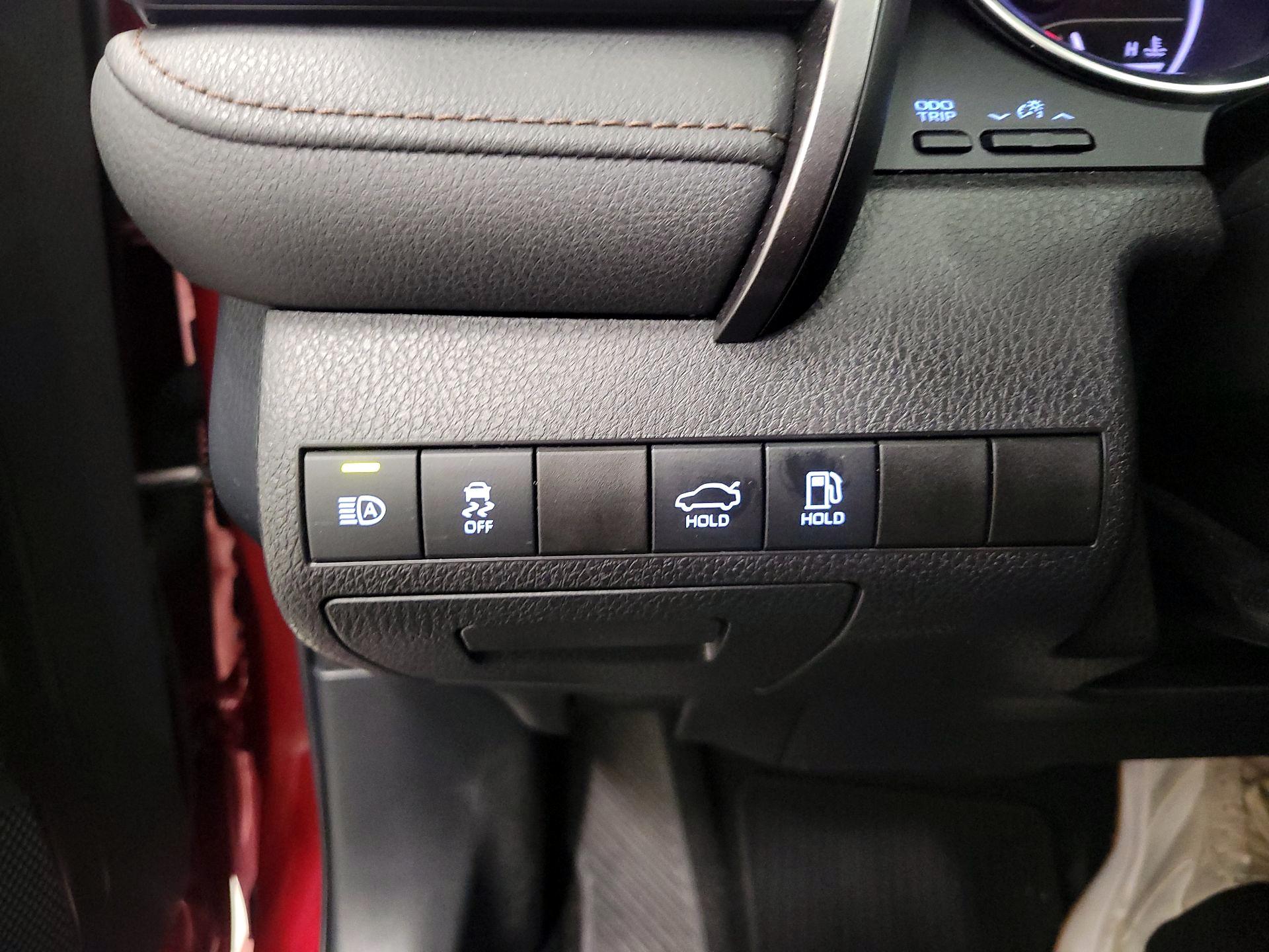 Thumbnail: 2019 Toyota Camry - 13