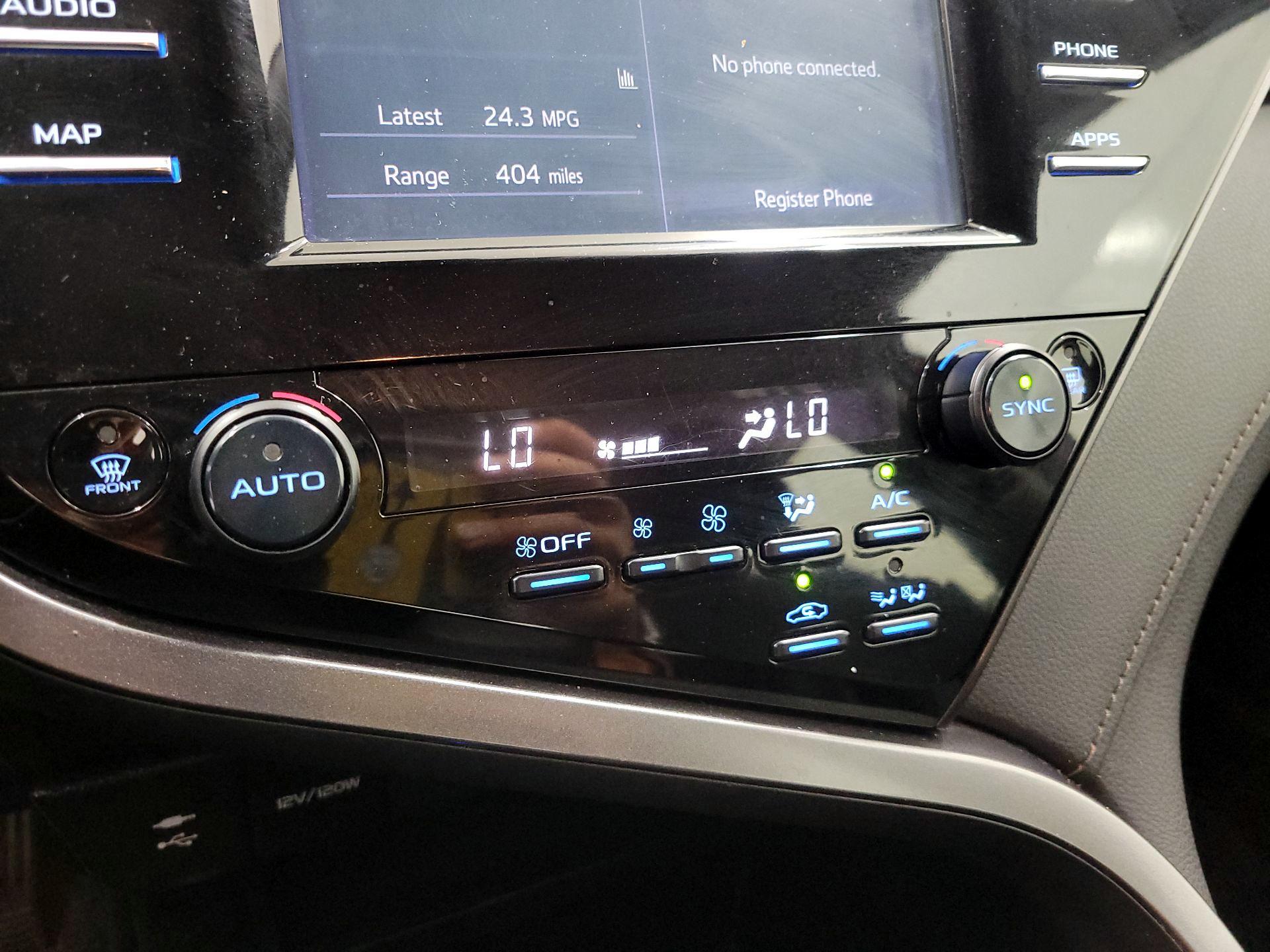 Thumbnail: 2019 Toyota Camry - 16