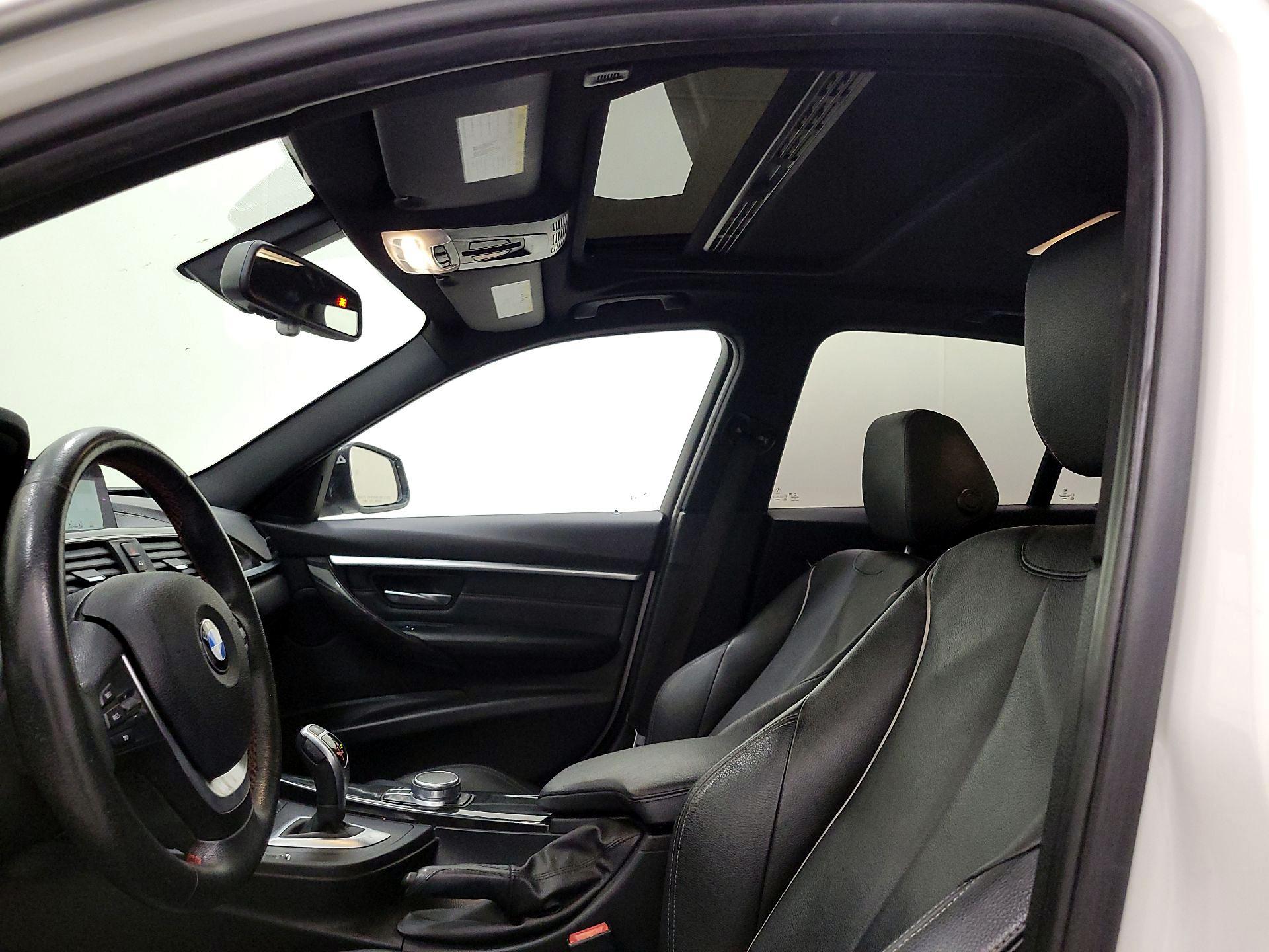 Thumbnail: 2018 BMW 3 Series - 20